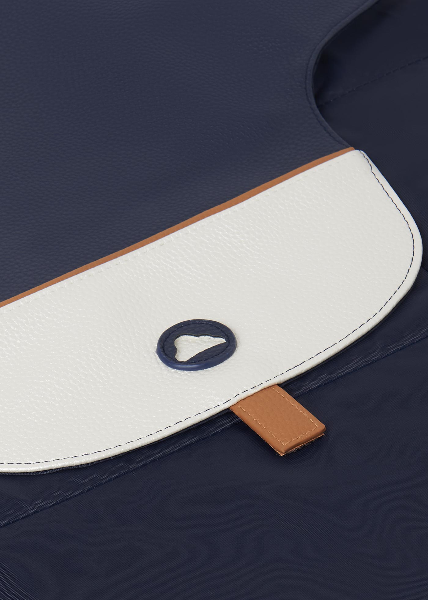 Two-tone changing mat