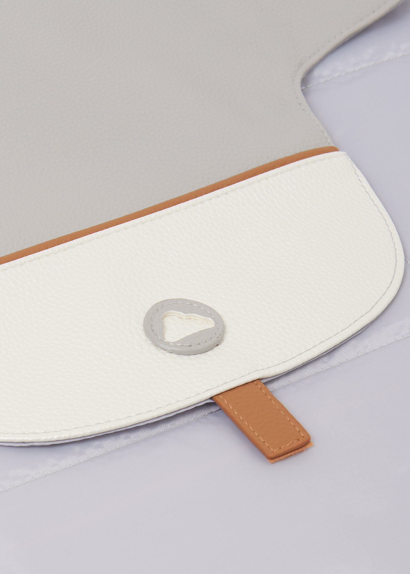 Tri-tone changing mat