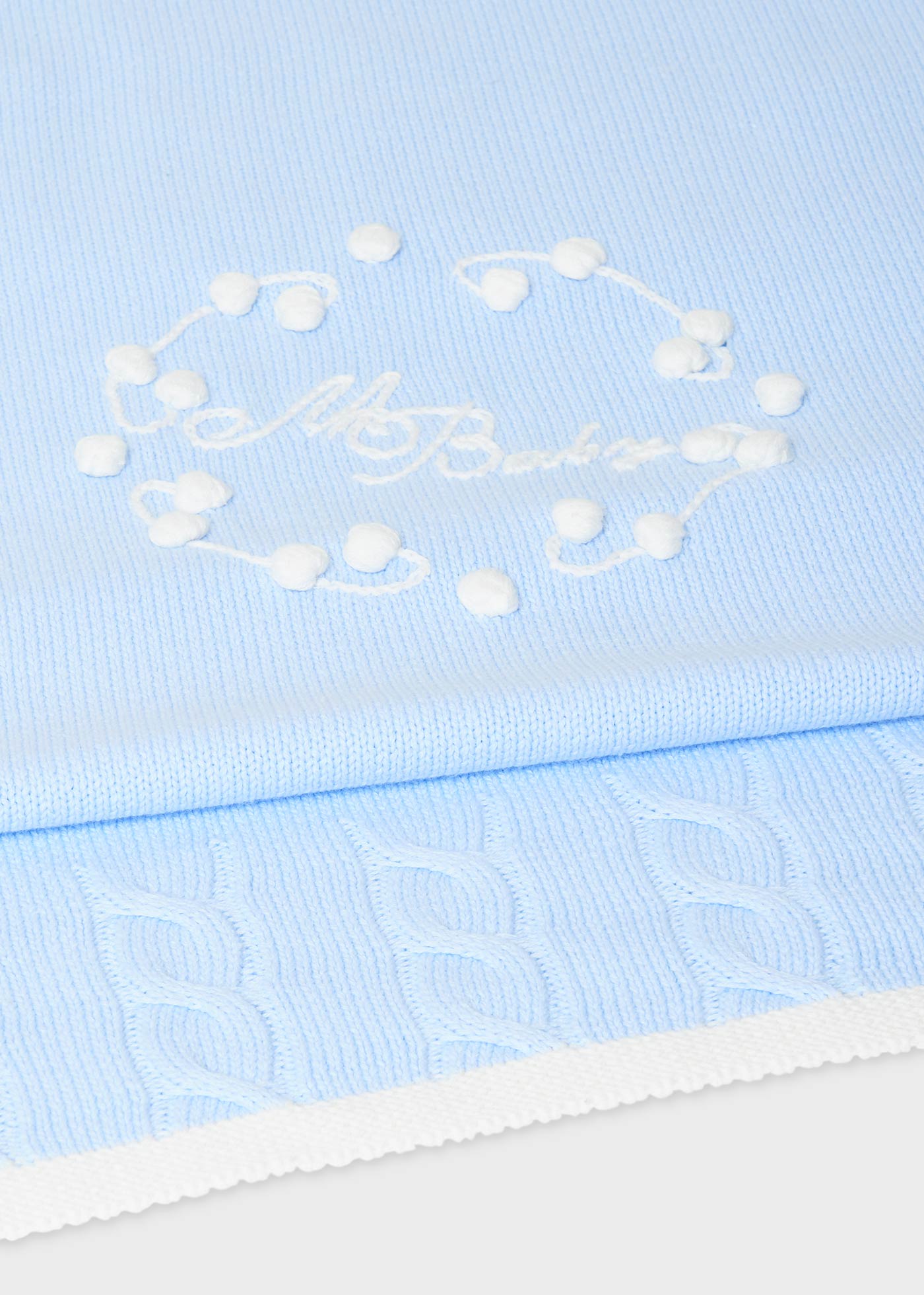 Copertina ricamata bebè