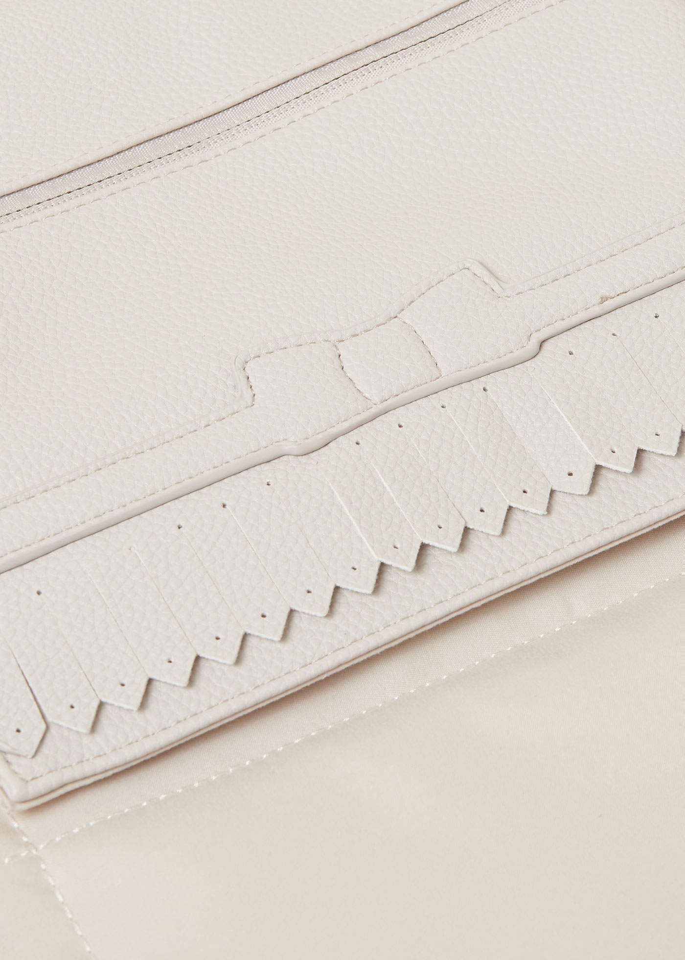 Portable baby changing mat with fringe