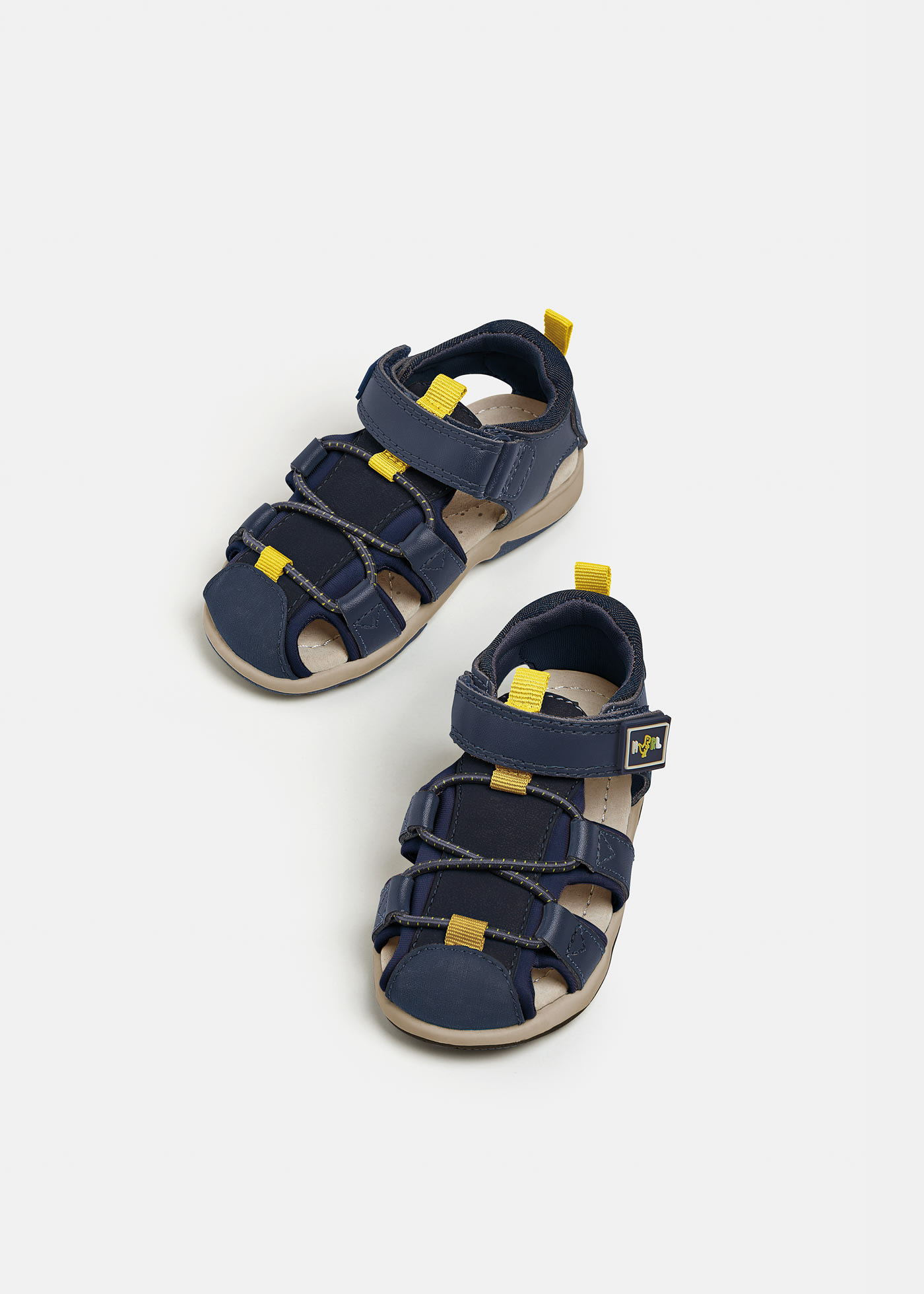 Sportliche Zehenschutz-Sandalen für Babys