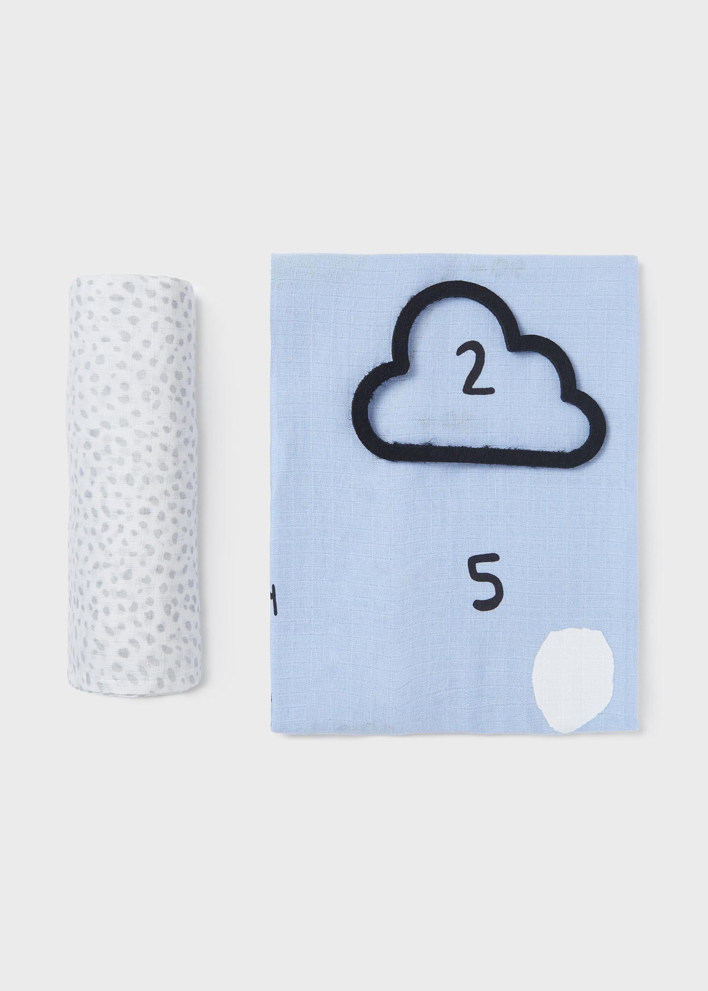 2 pack gauze with measuring print baby