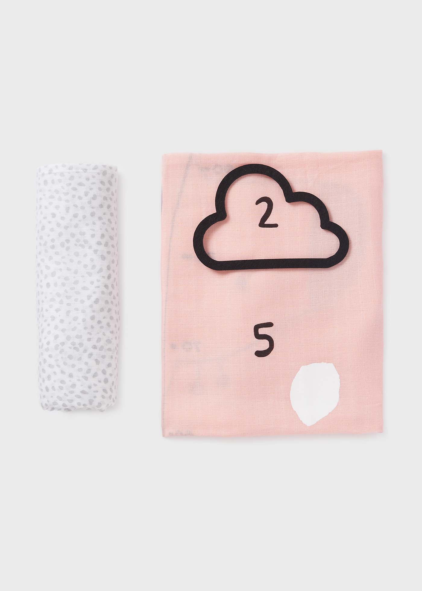 2 pack gauze with measuring print baby