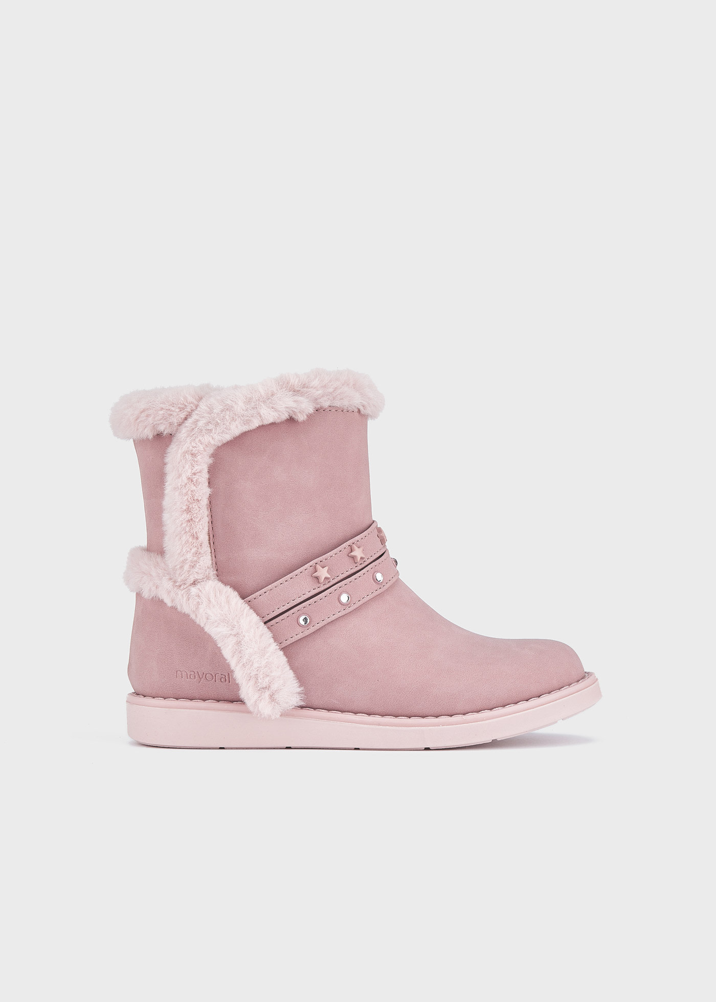 Faux fur lined boots girl