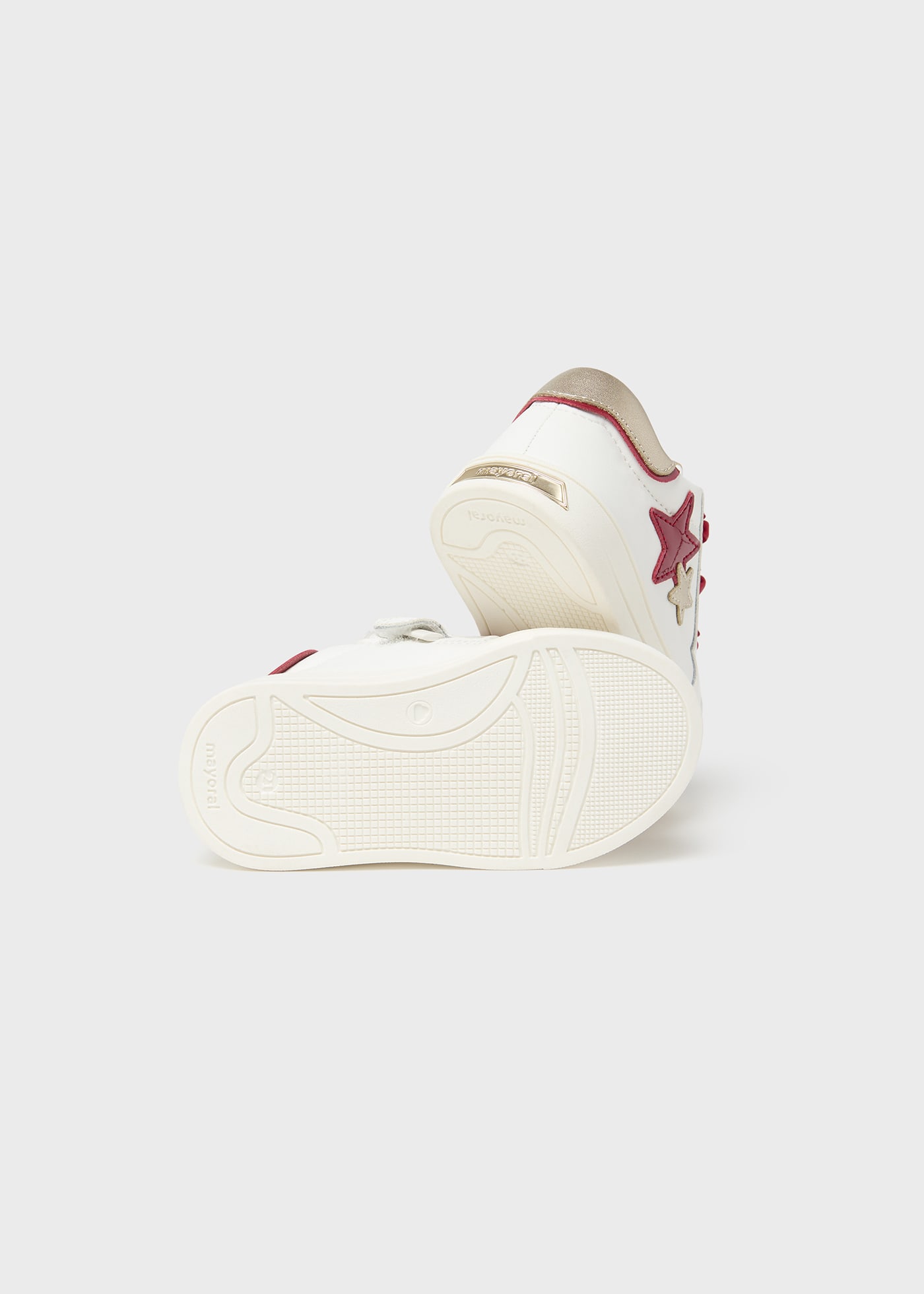 Спортни обувки с панделка от устойчива кожа за бебе