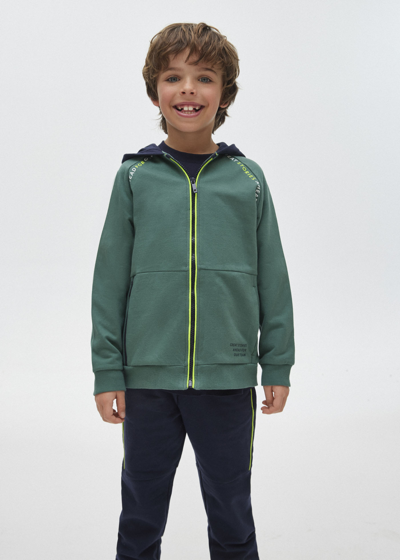 Chandal 2p canguro Mayoral niño . Modelo 4846 en color verde