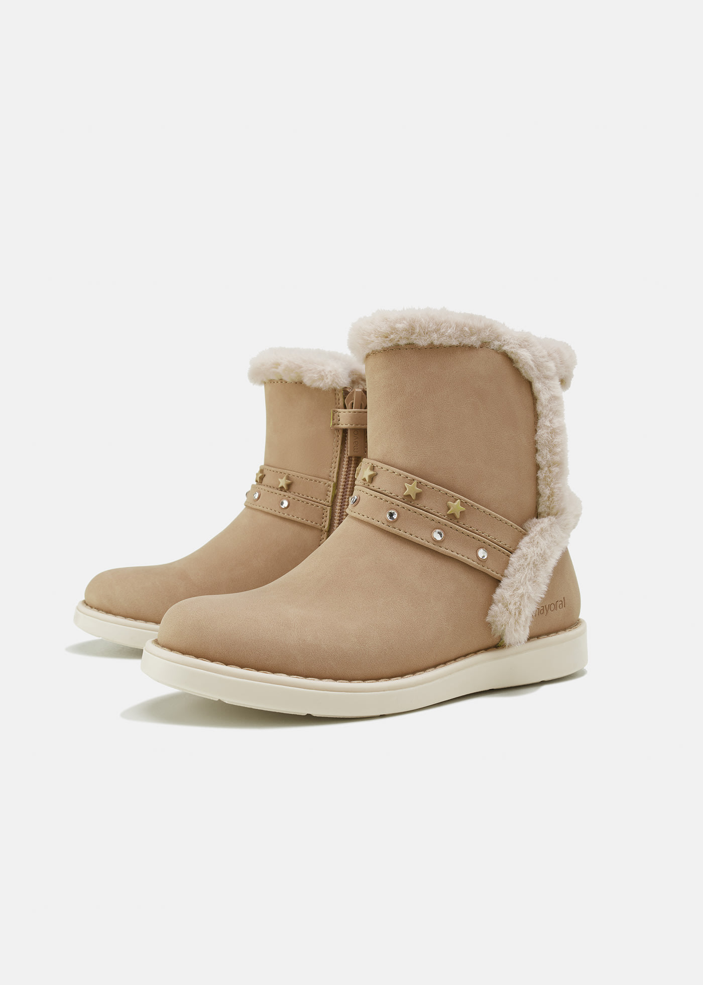 Faux fur lined boots girl