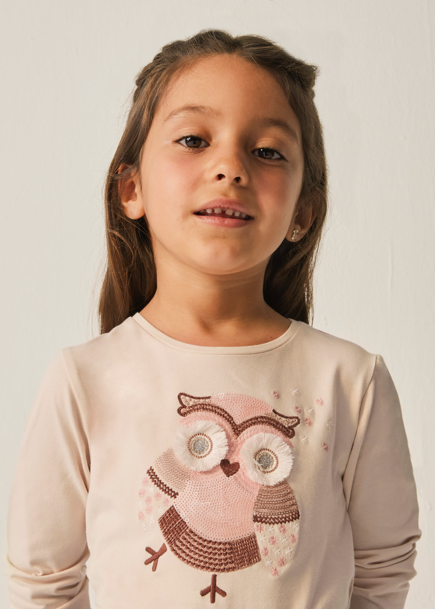 Camiseta niña cuello tira bordada - Numabela - Moda infantil