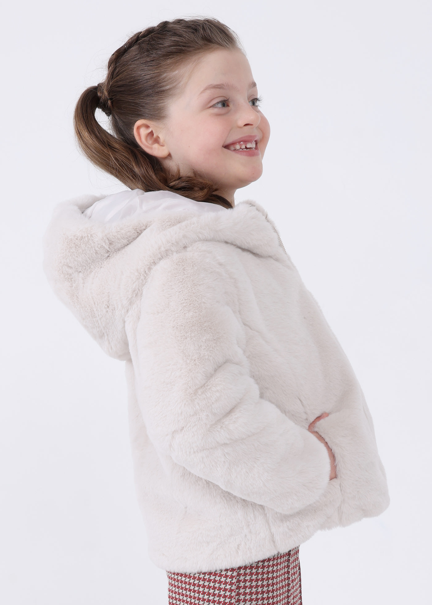 Палто от косъм от рециклирани вла�на за момиче