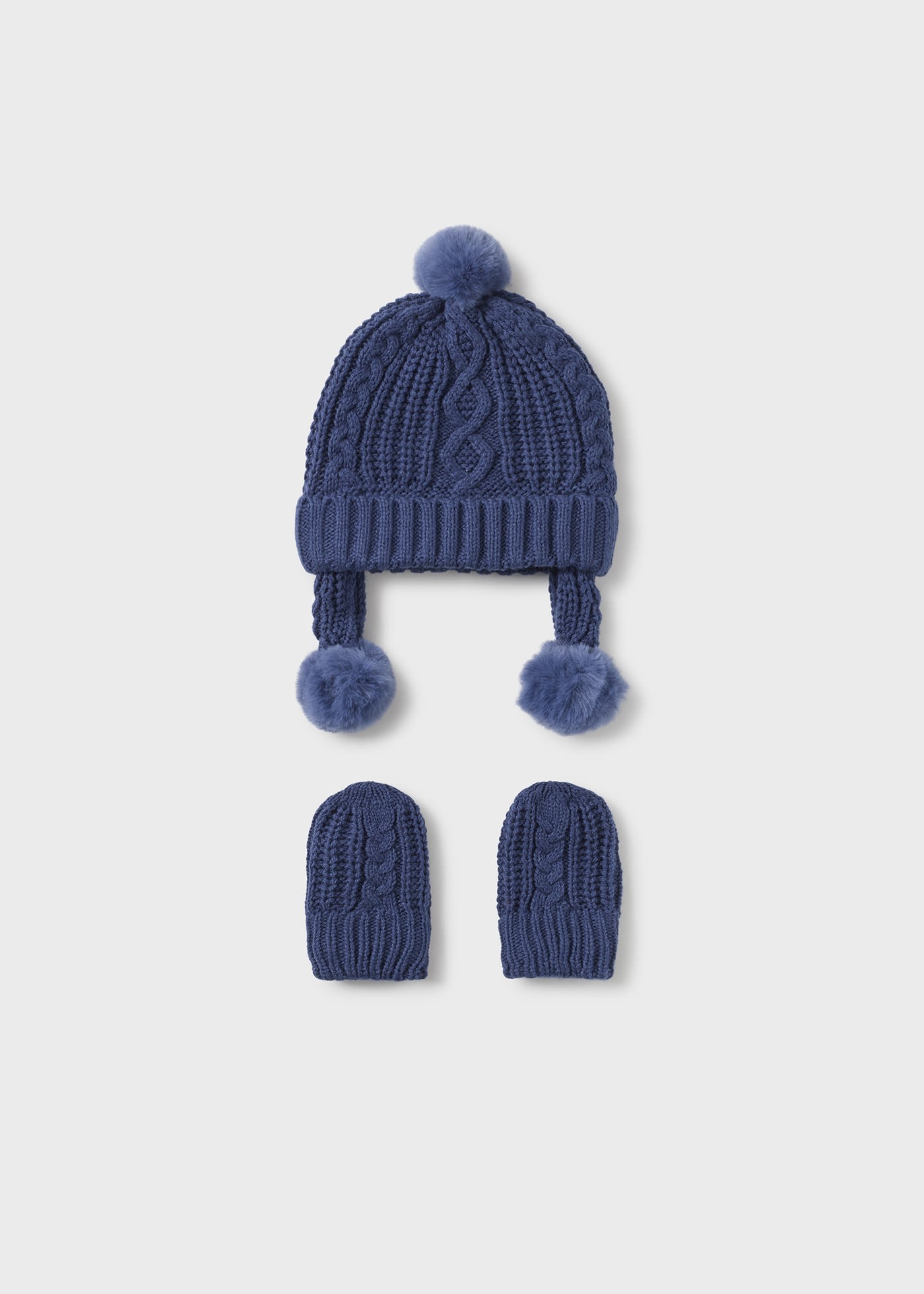 Newborn hat and mittens set