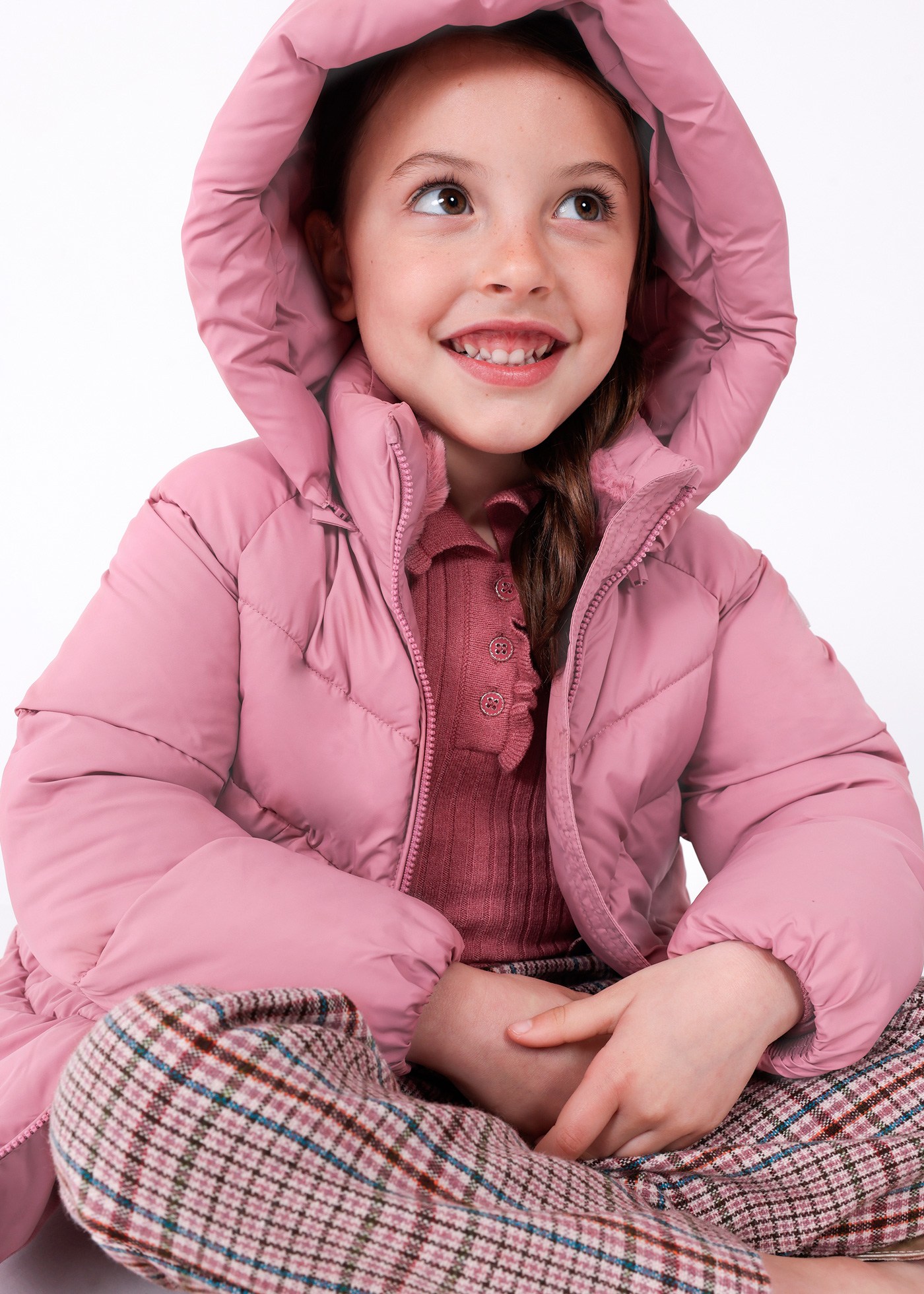 https://assets.mayoral.com/images/t_auto_img,f_auto,c_limit,w_1920/v1690799254/13-00415-018-XL-2/detachable-hood-puffer-jacket-girl-orchid-XL-2.jpg