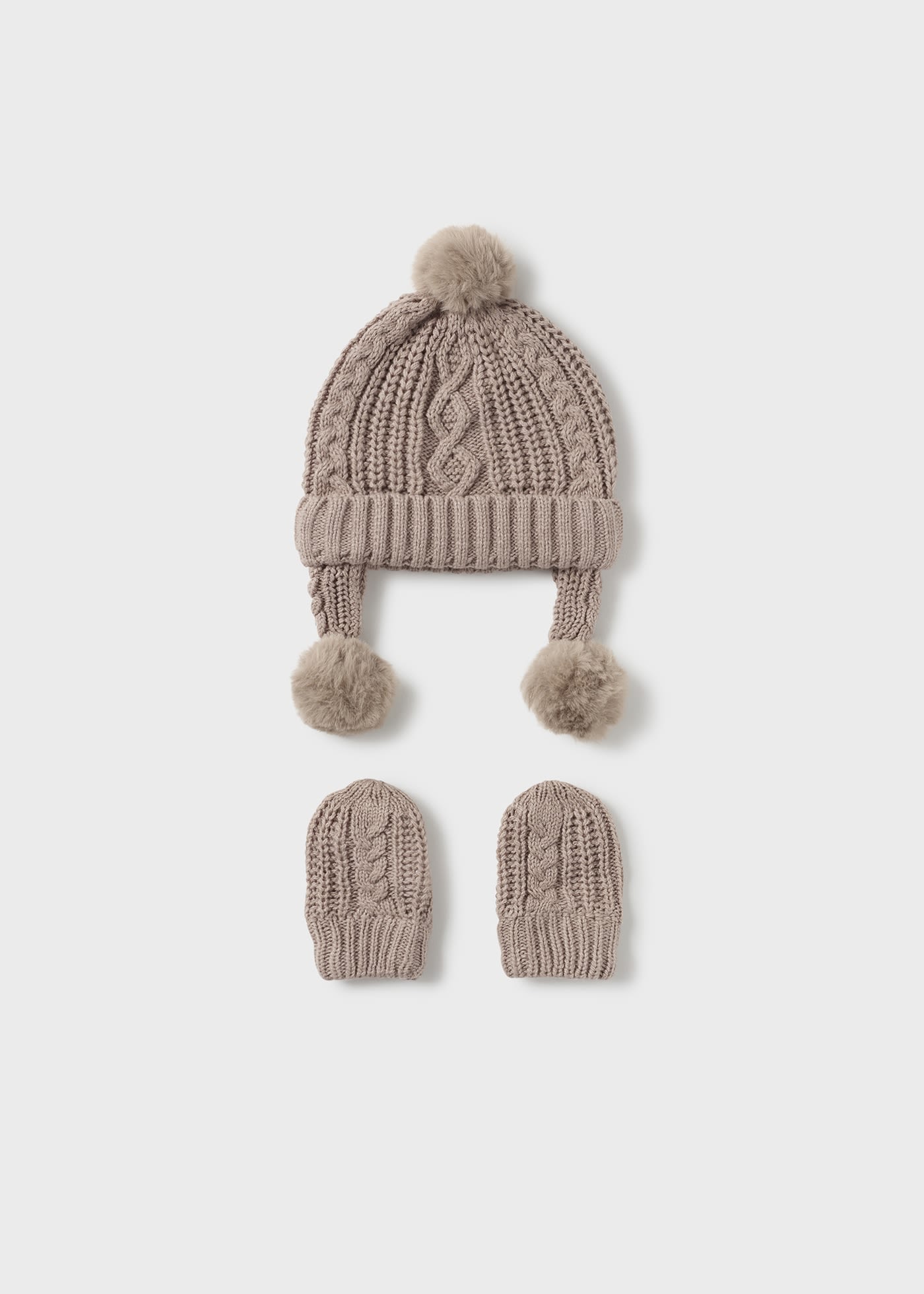 Newborn hat and mittens set