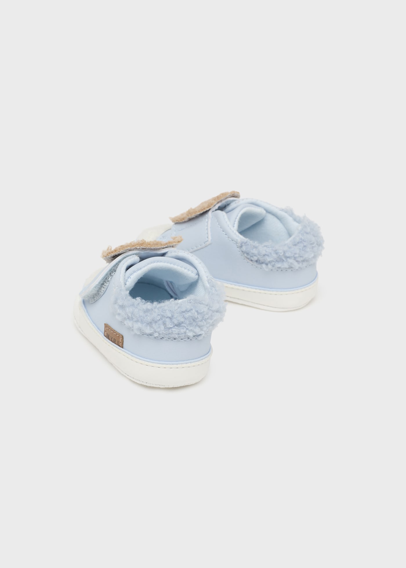 Спортни обувки за новородено