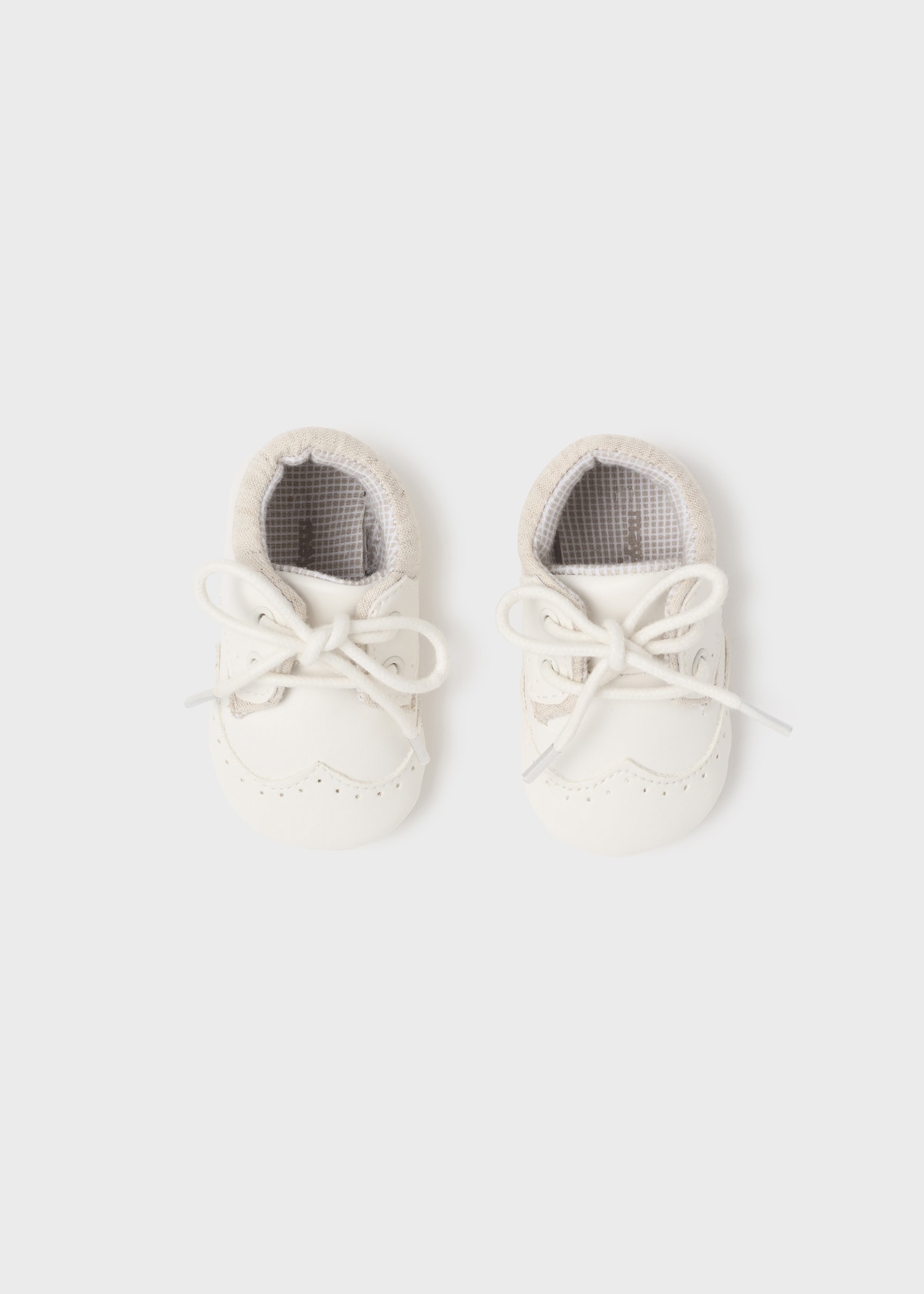 Zapatos cordones recién nacido
