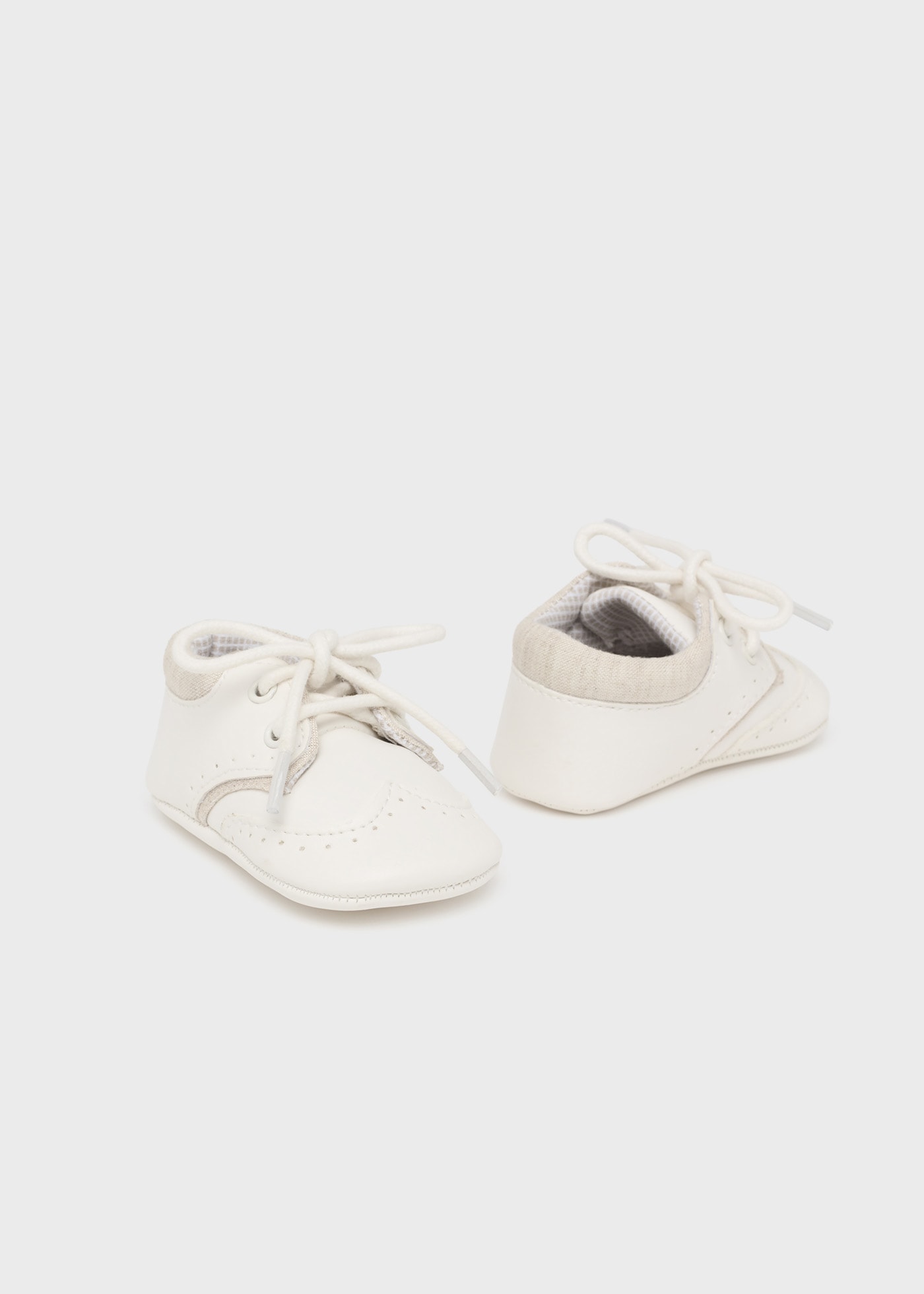 Zapatos cordones recién nacido