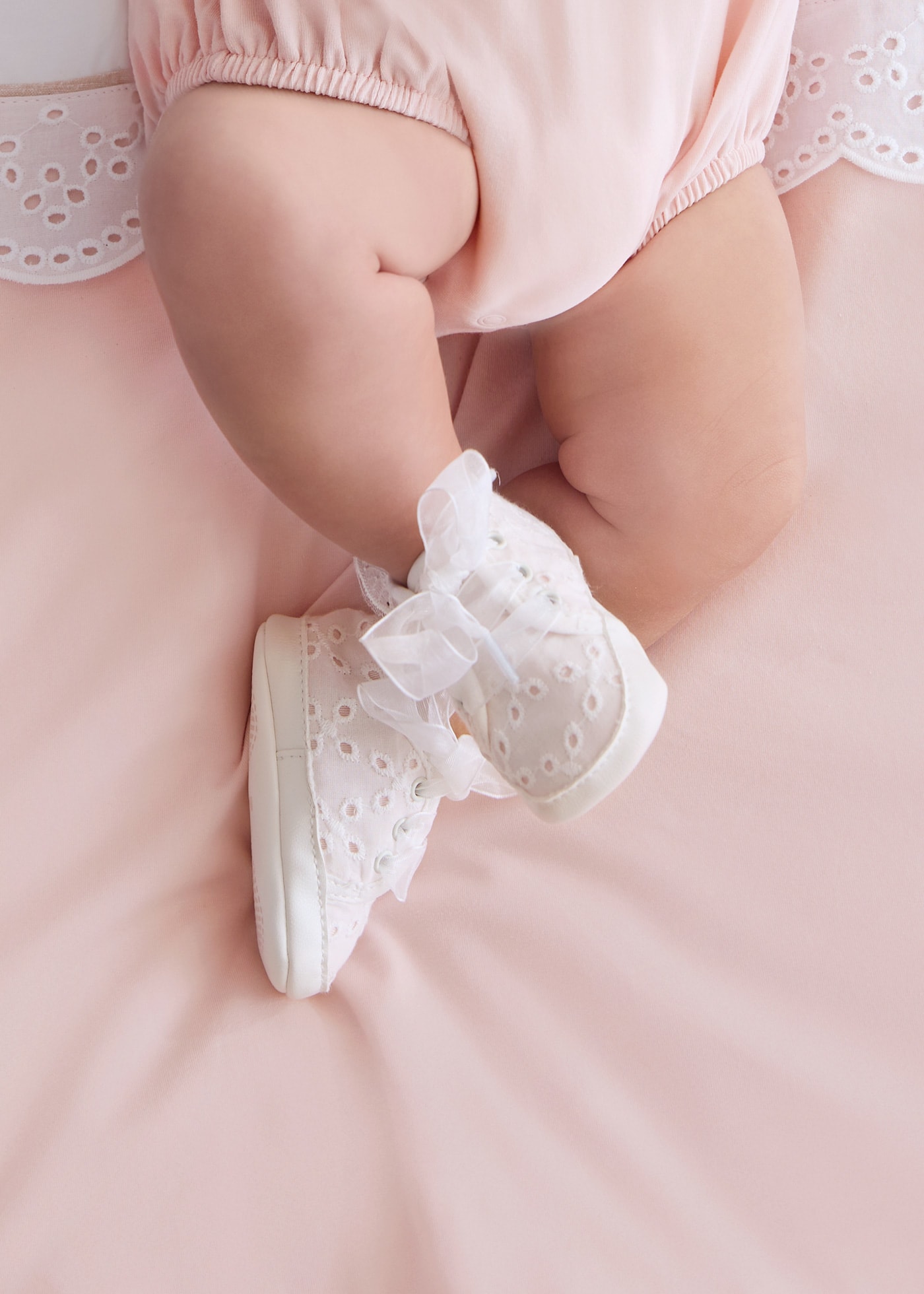 Newborn openwork shoes