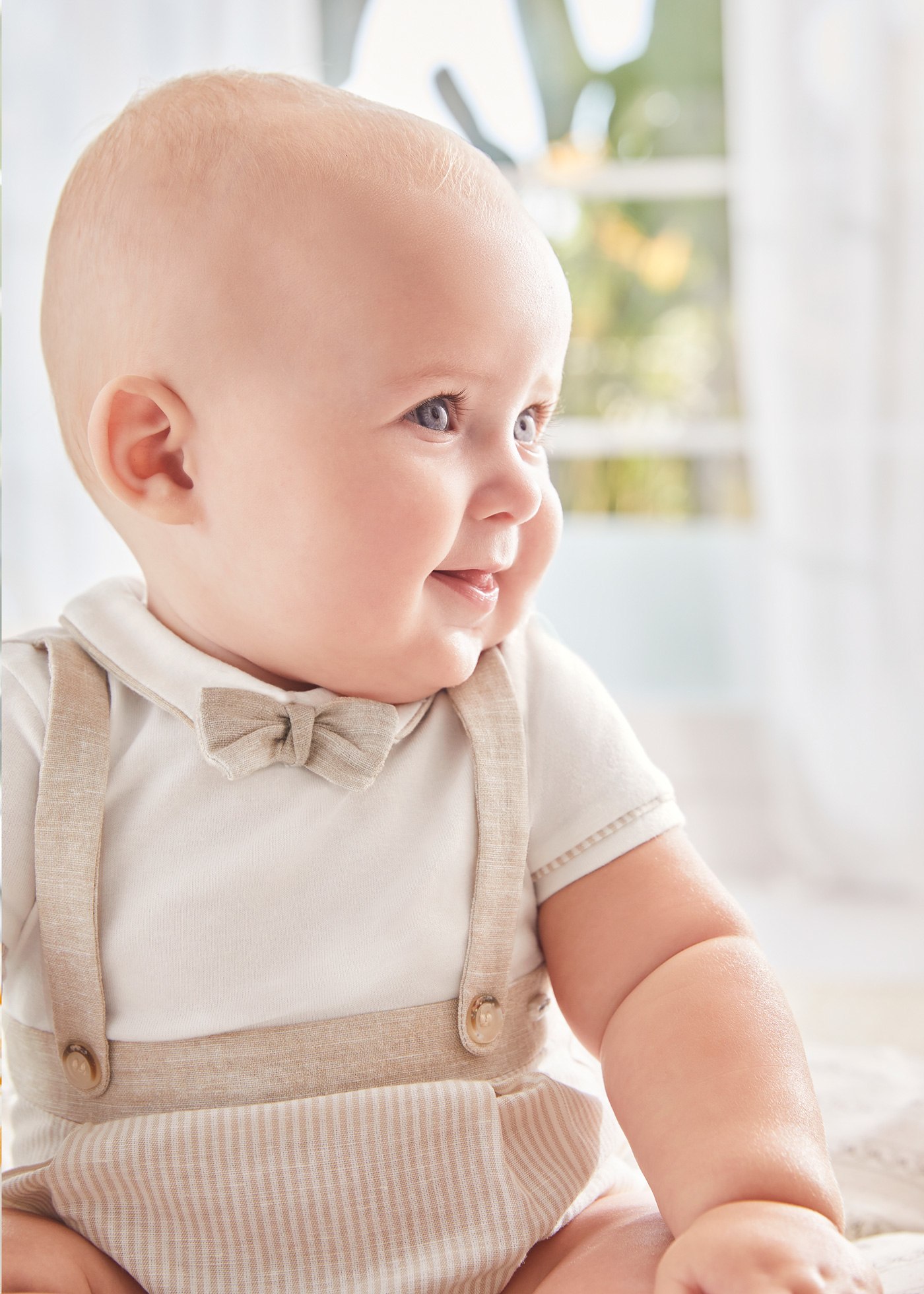 Pagliaccetto cerimonia con bretelle lino neonato