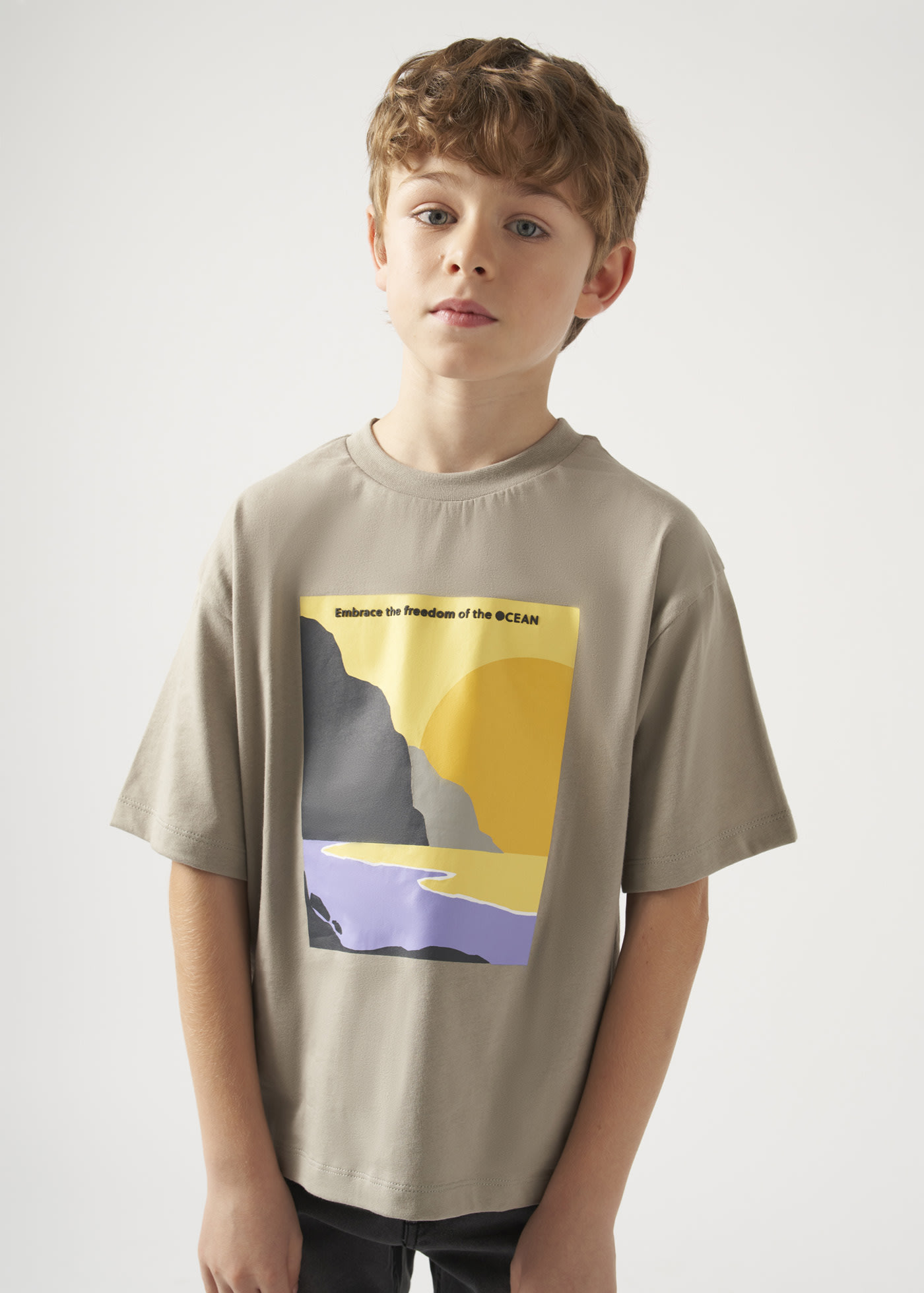 Тениска oversize Better Cotton с апликация за момче