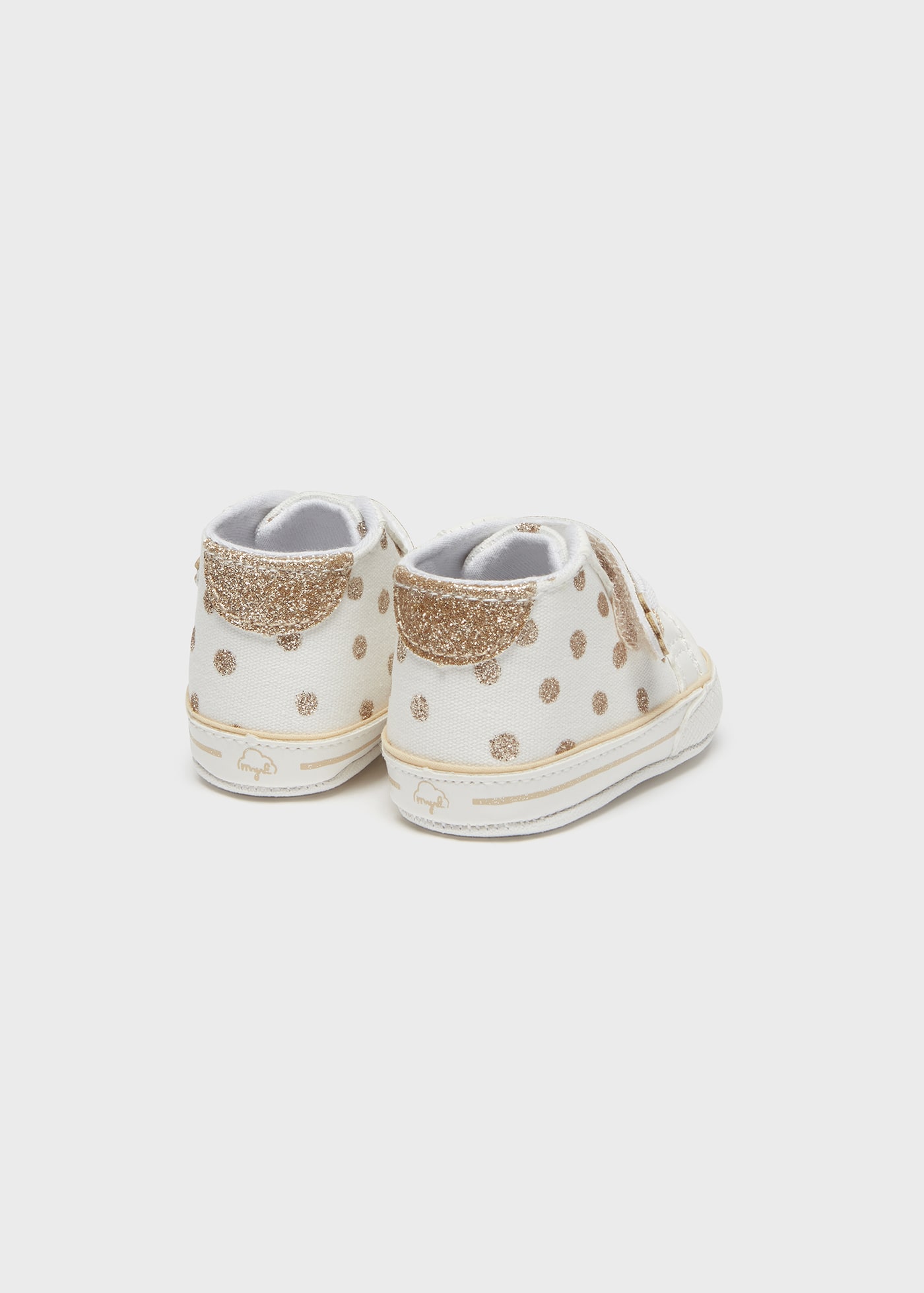 Спортни обувки с животни за новородено