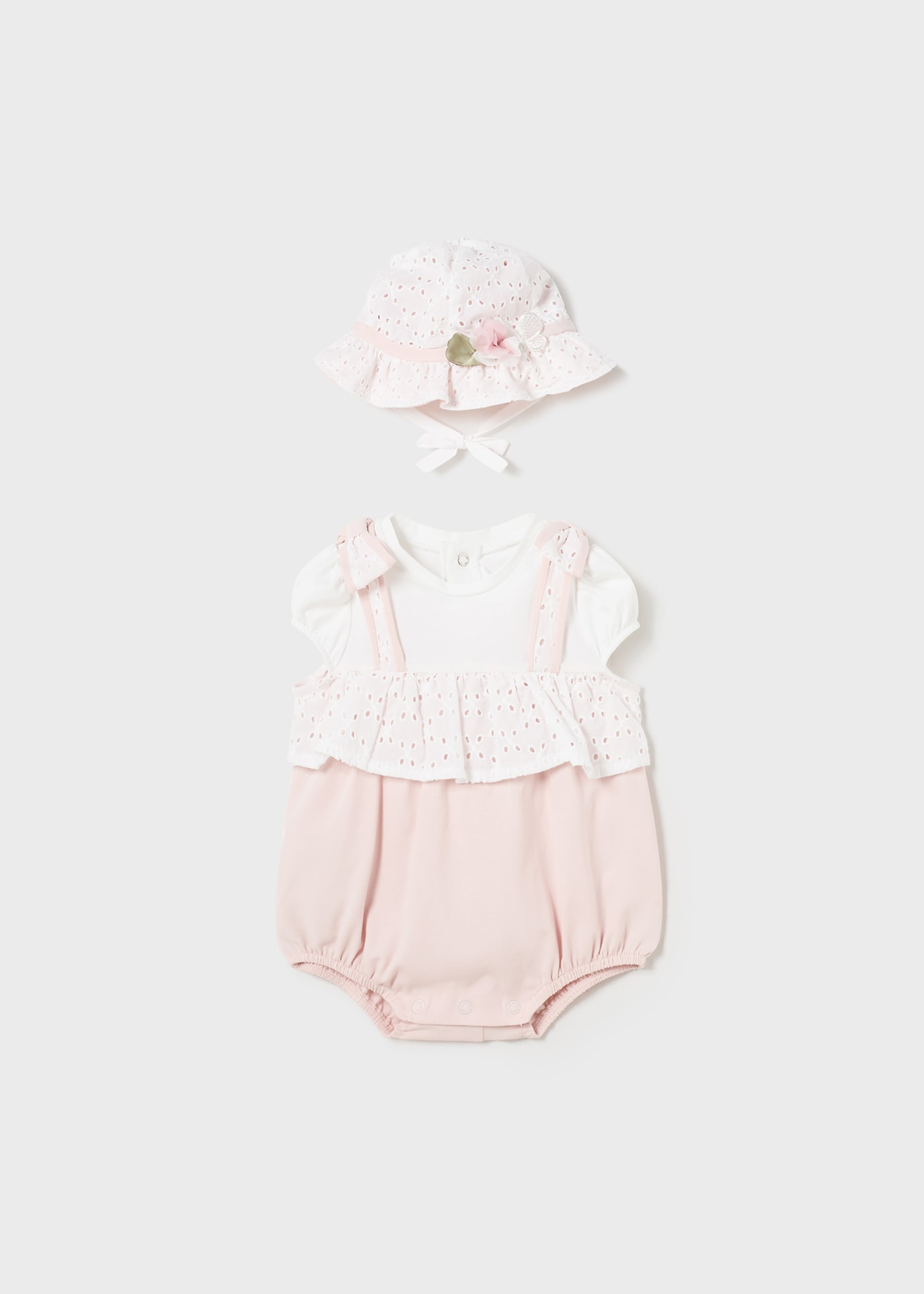 Pagliaccetto finta salopette con cappello Better Cotton neonata