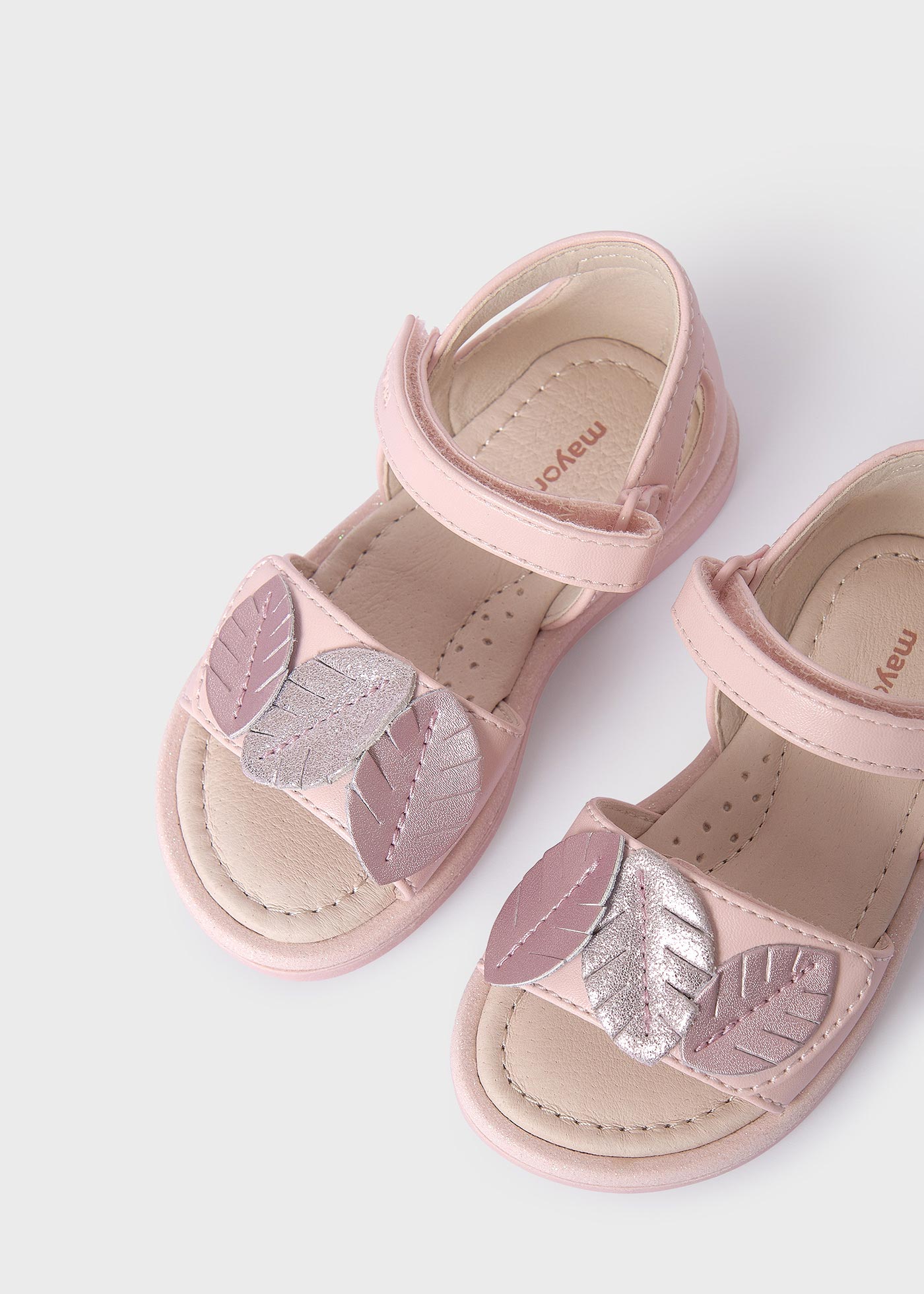 Sandali foglie soletta in pelle sostenibile neonata