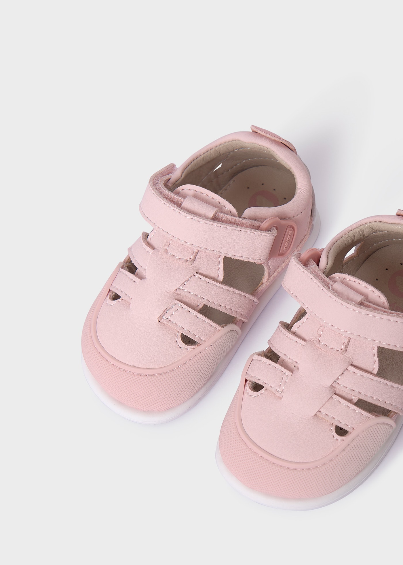 Sandały dla niemowlęcia