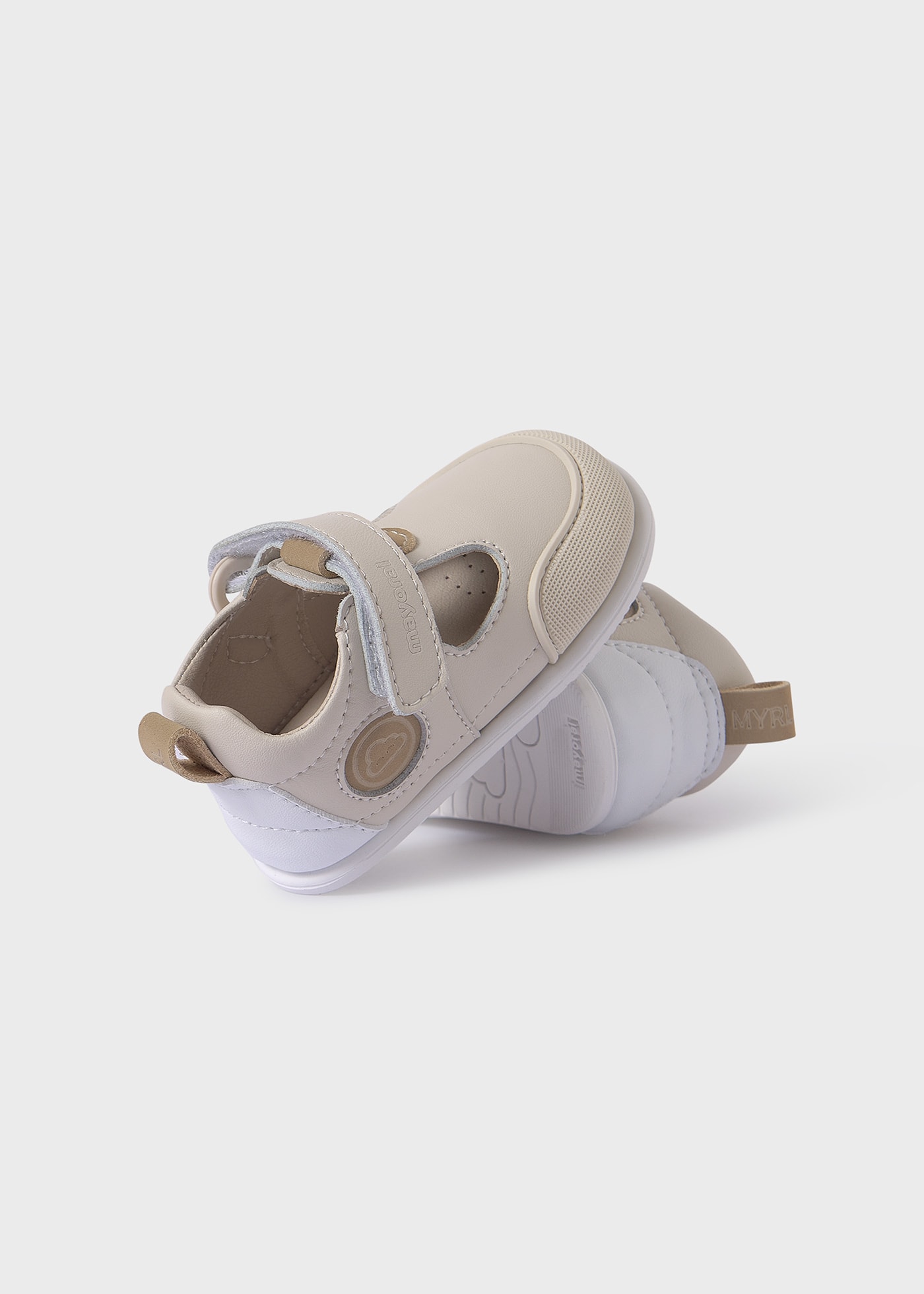 Обувки с Т образно закопчаване Barefoot за бебе