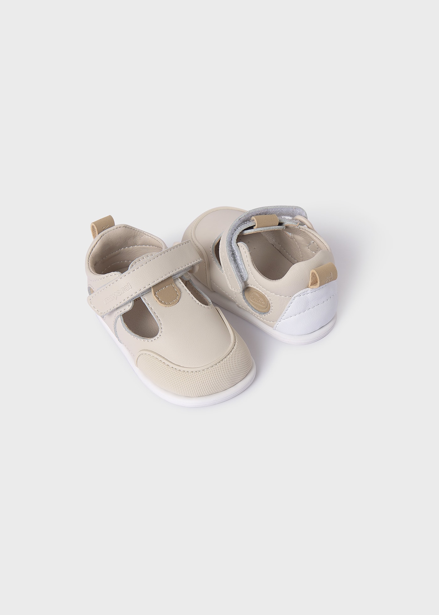 Обувки с Т образно закопчаване Barefoot за бебе