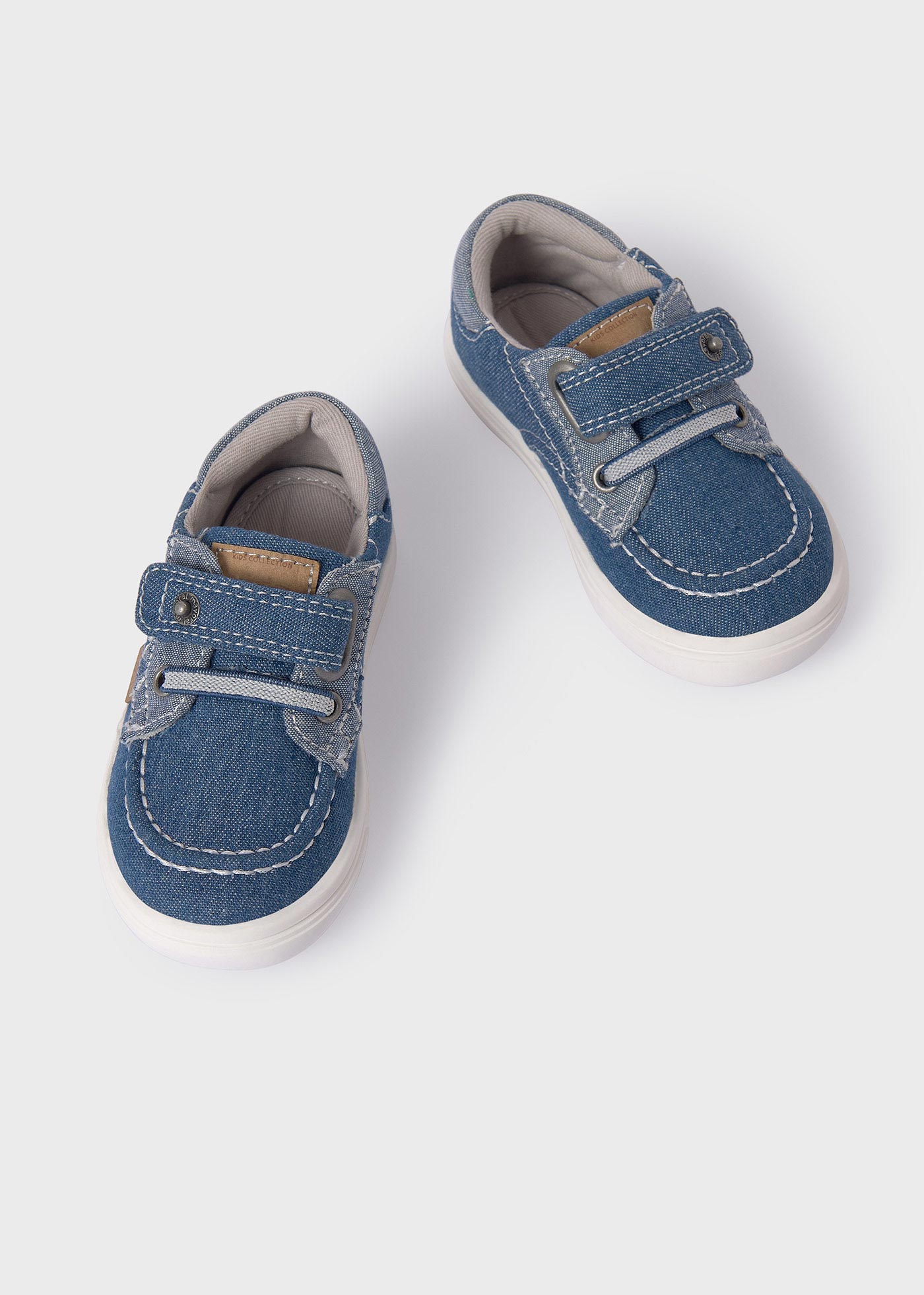 Обувки тип мокасини от плат за бебе