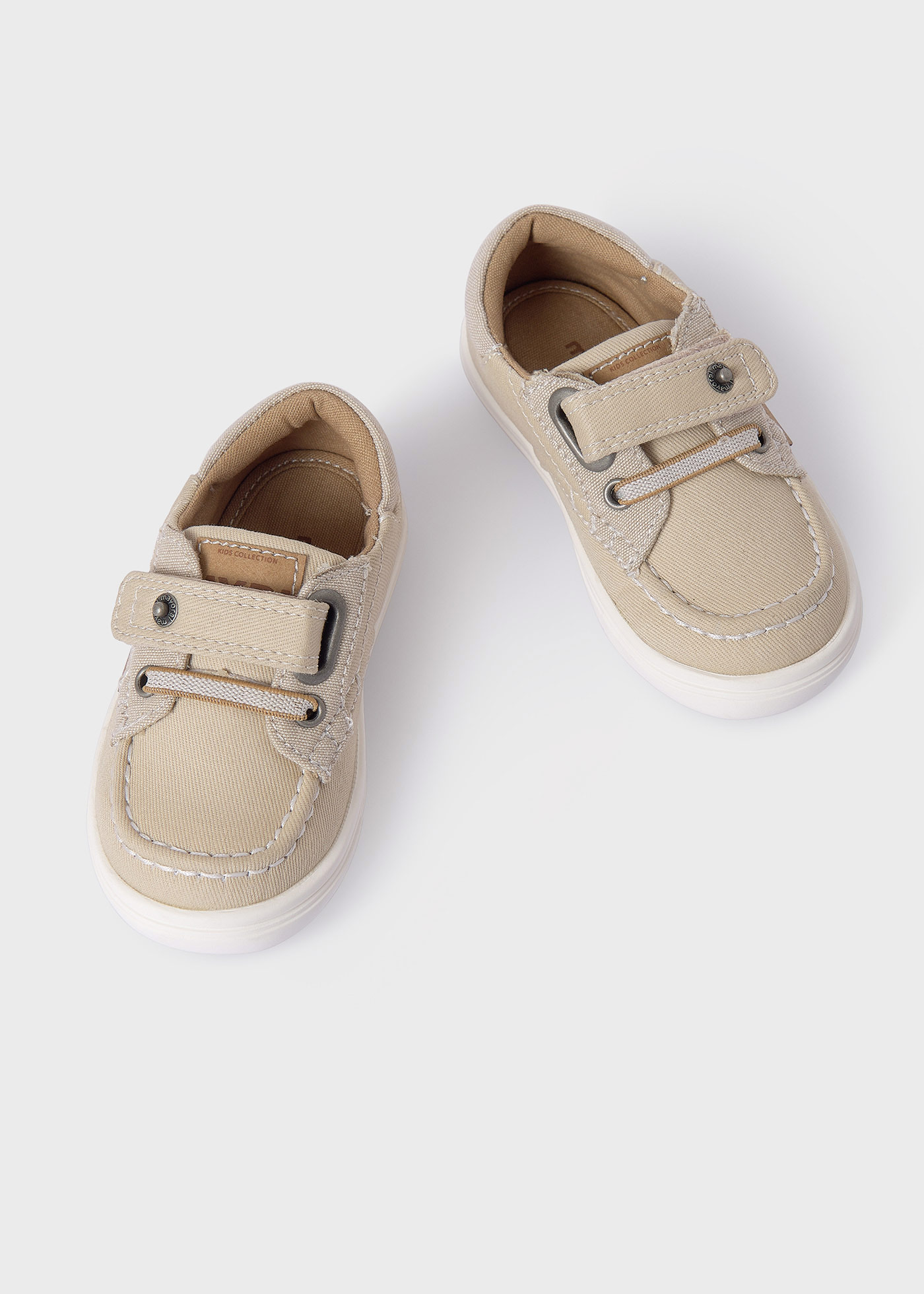 Обувки тип мокасини от плат за бебе