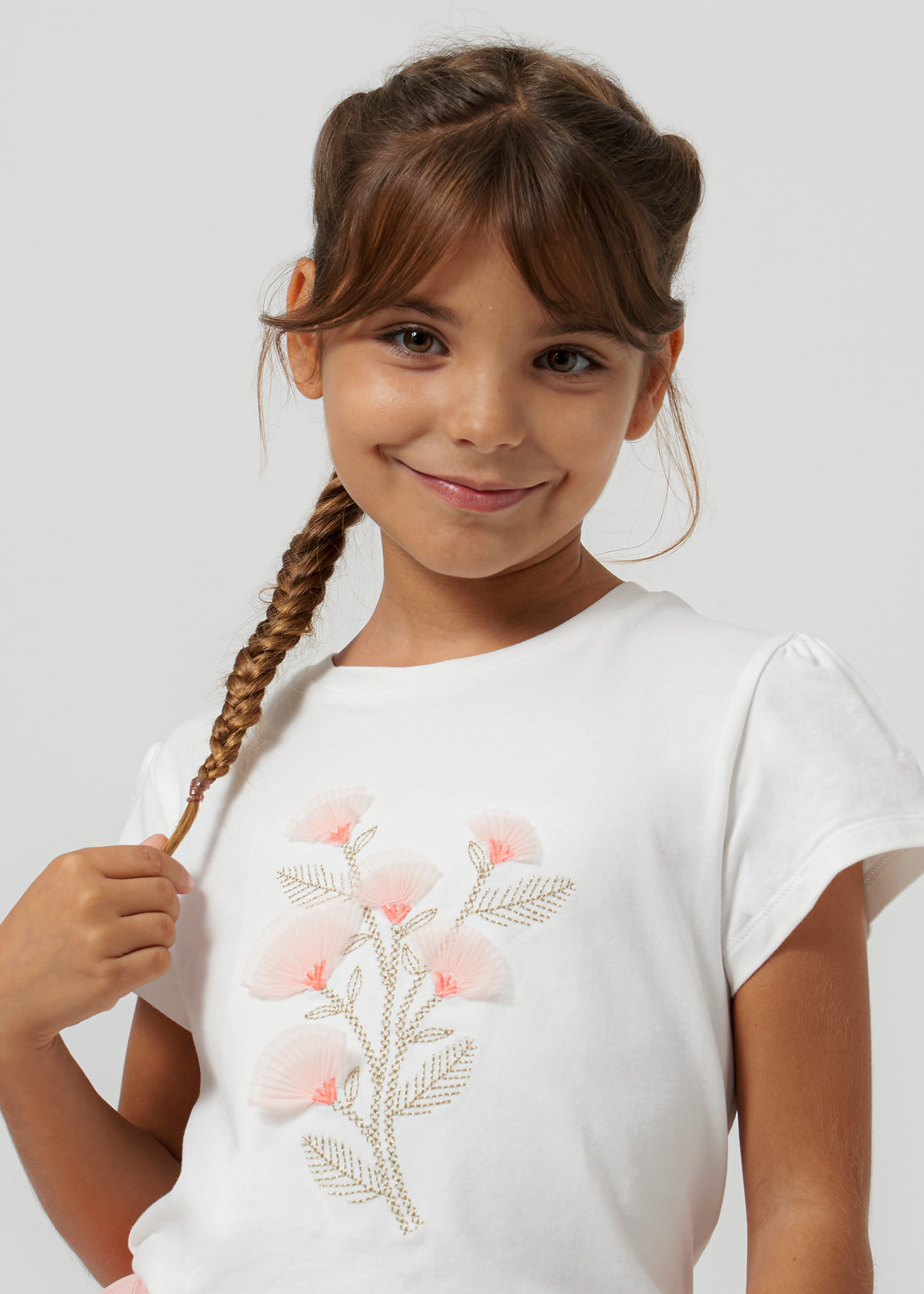 Тениска с бродирани цветя за момиче