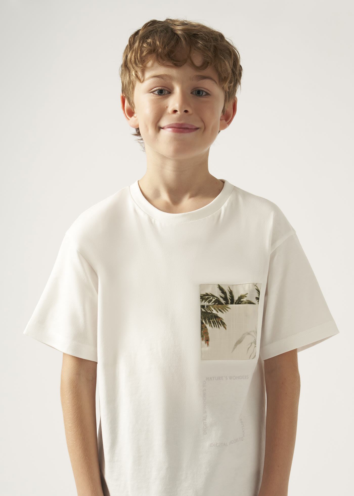 Koszulka z obniżoną linią ramion Better Cotton dla chłopca