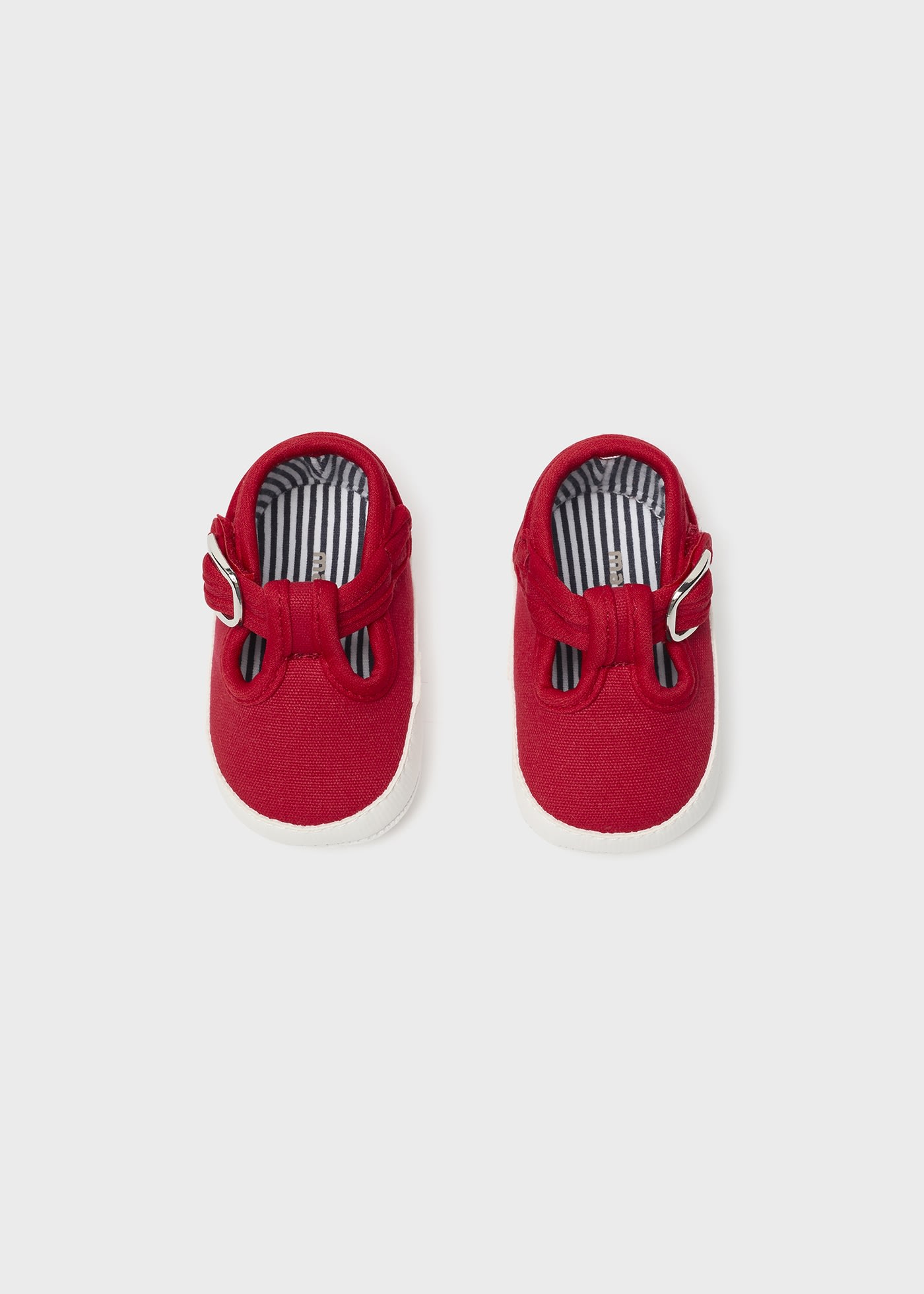Обувки с Т образно закопчаване за новородено
