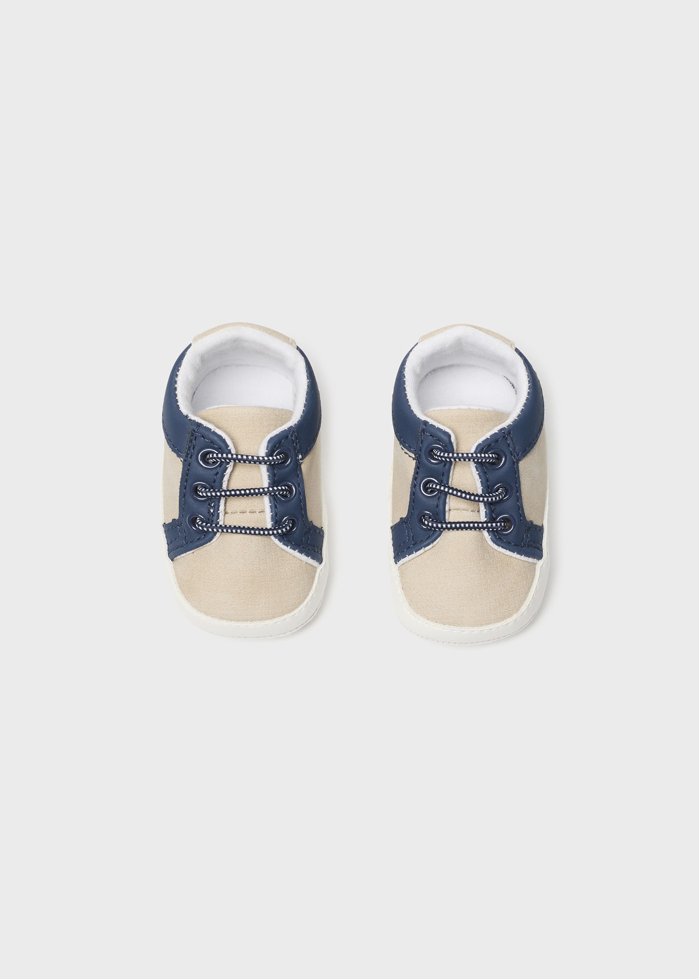 Спортни обувки за новородено