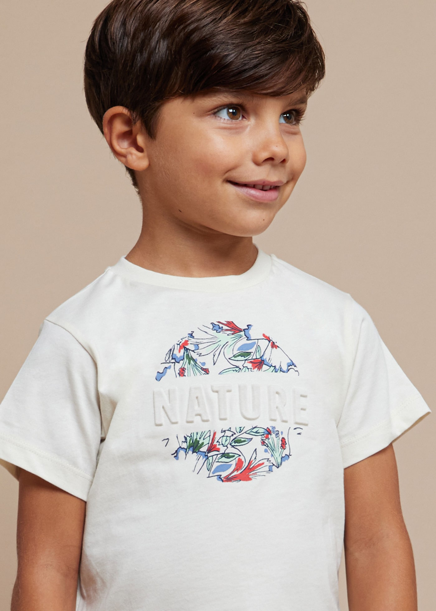 Camiseta texto relieve Better Cotton niño