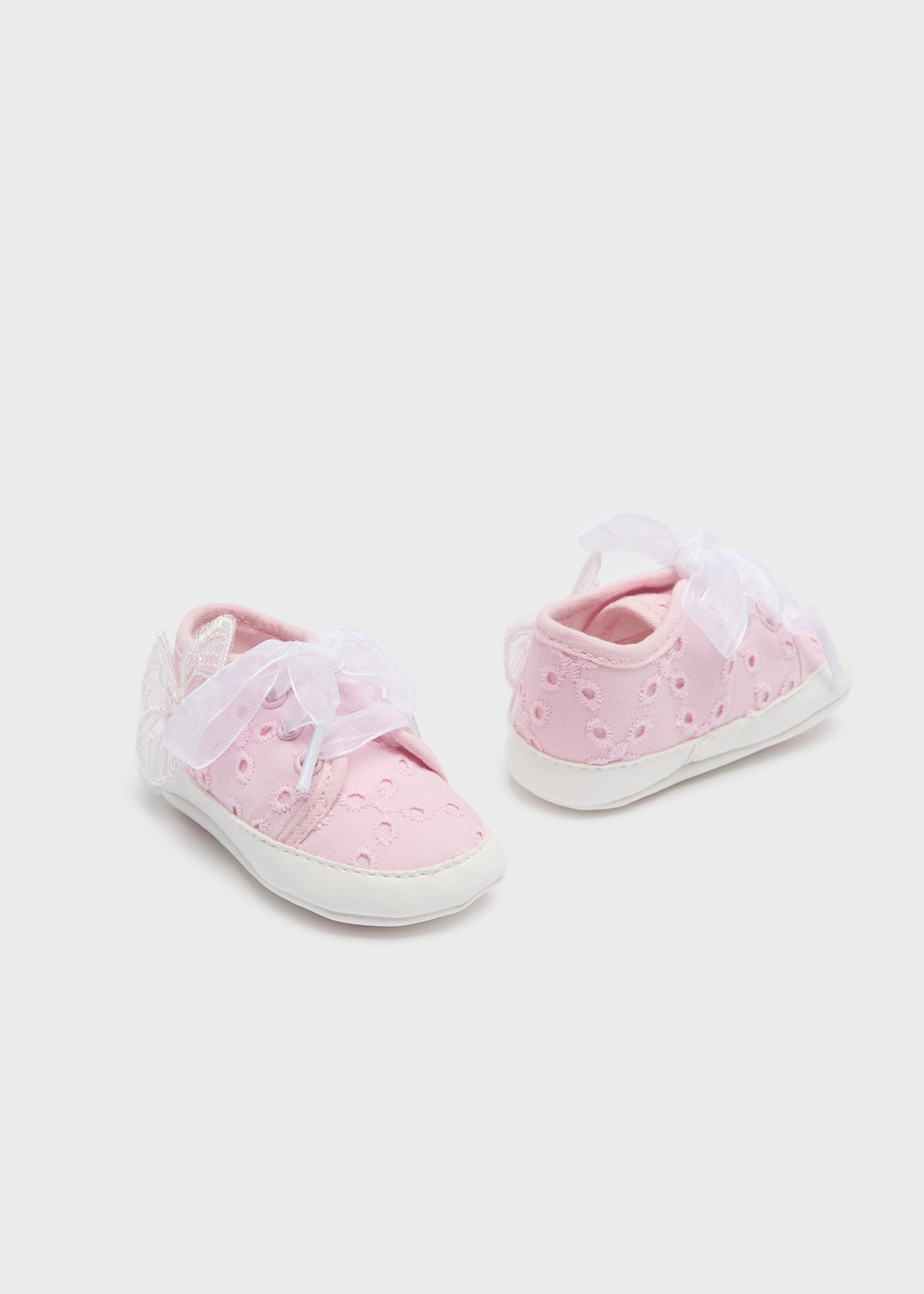 Newborn pink shoes deals