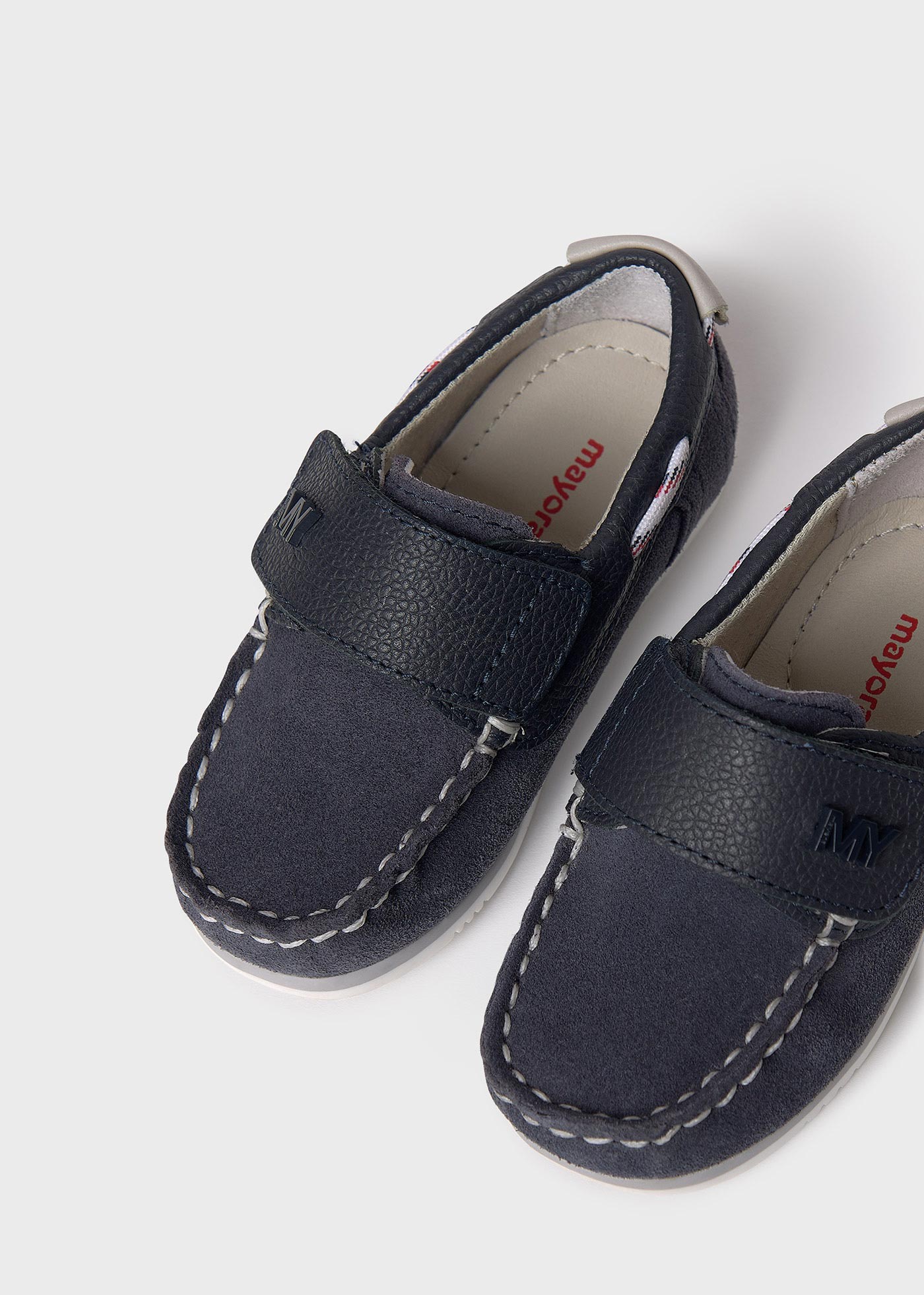 Обувки тип мокасини от обработена кожа за бебе