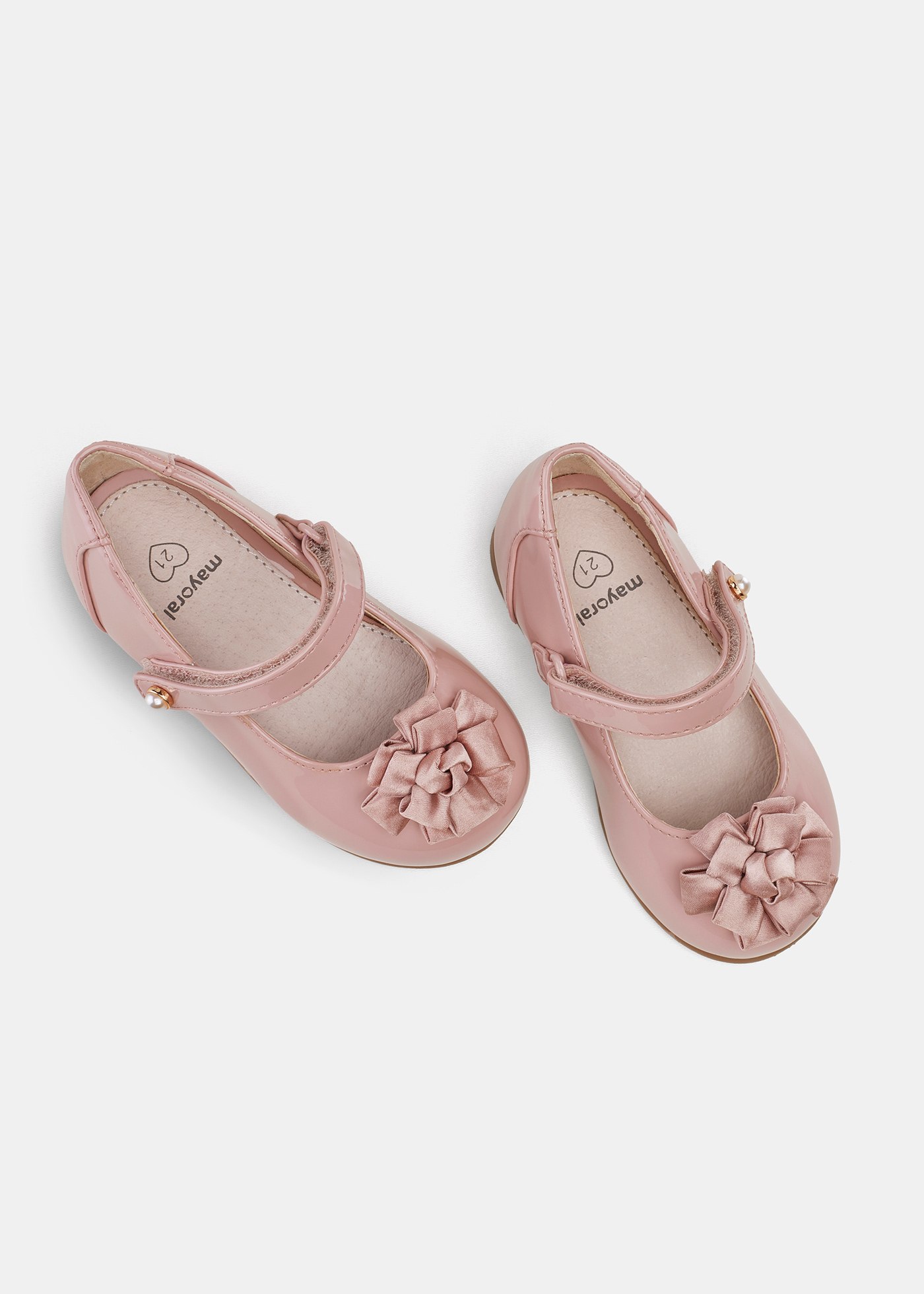 Ballerines en cuir verni fleurs bébé