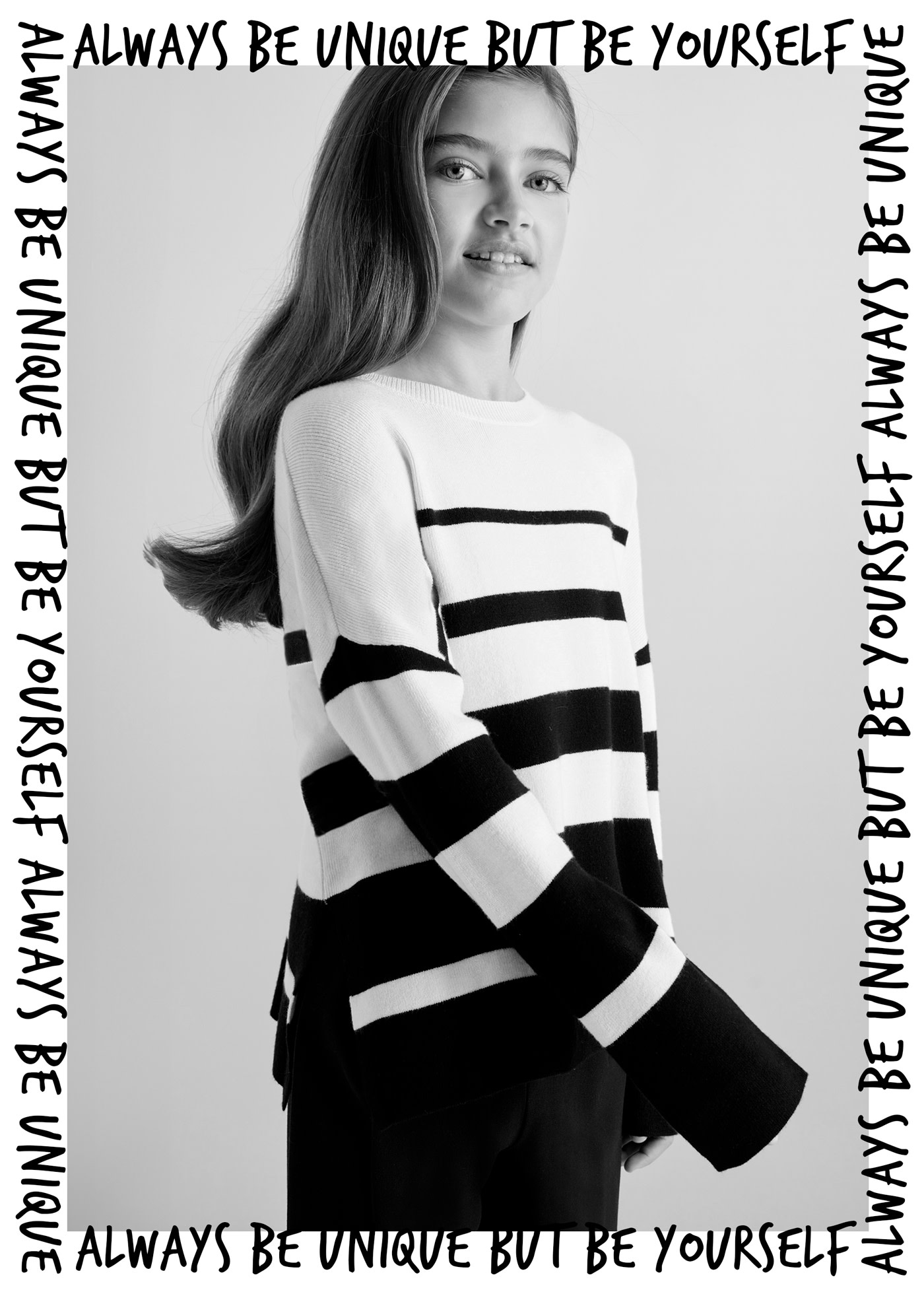 Sweter w pasy dla dziewczynki