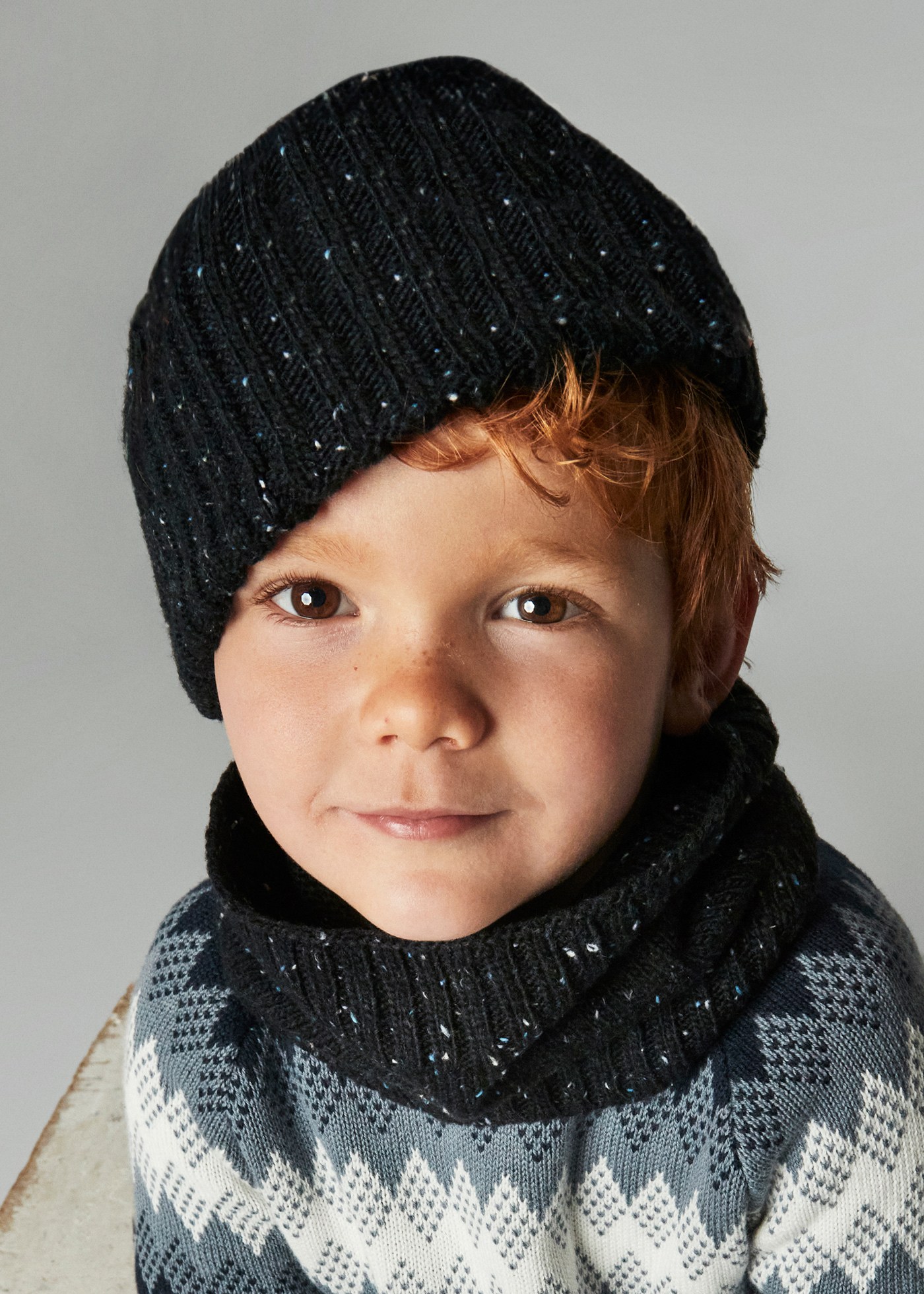 Комплект от шапка и шал за момче
