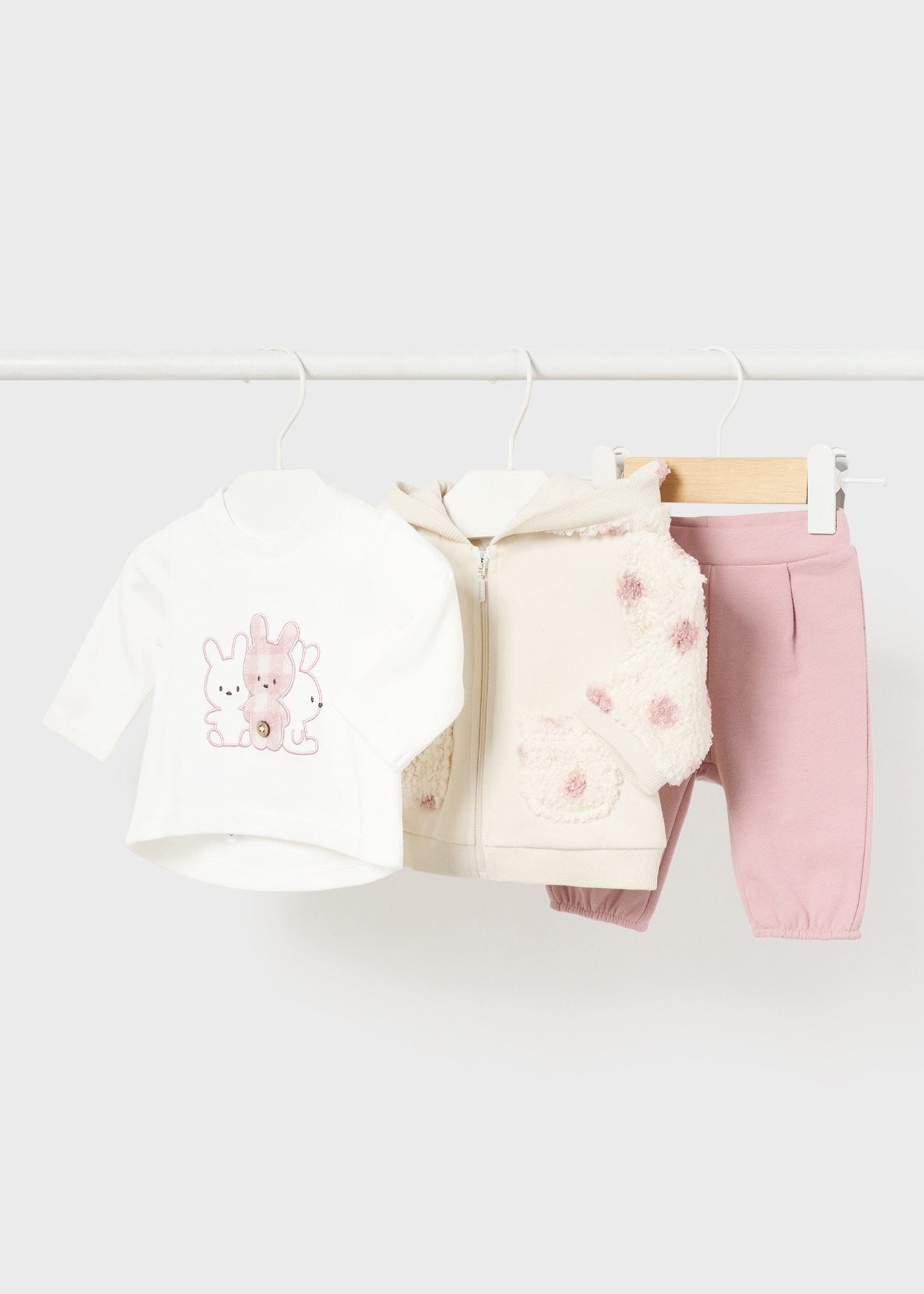 Комплект с анцуг и тениска за новородено момиче
