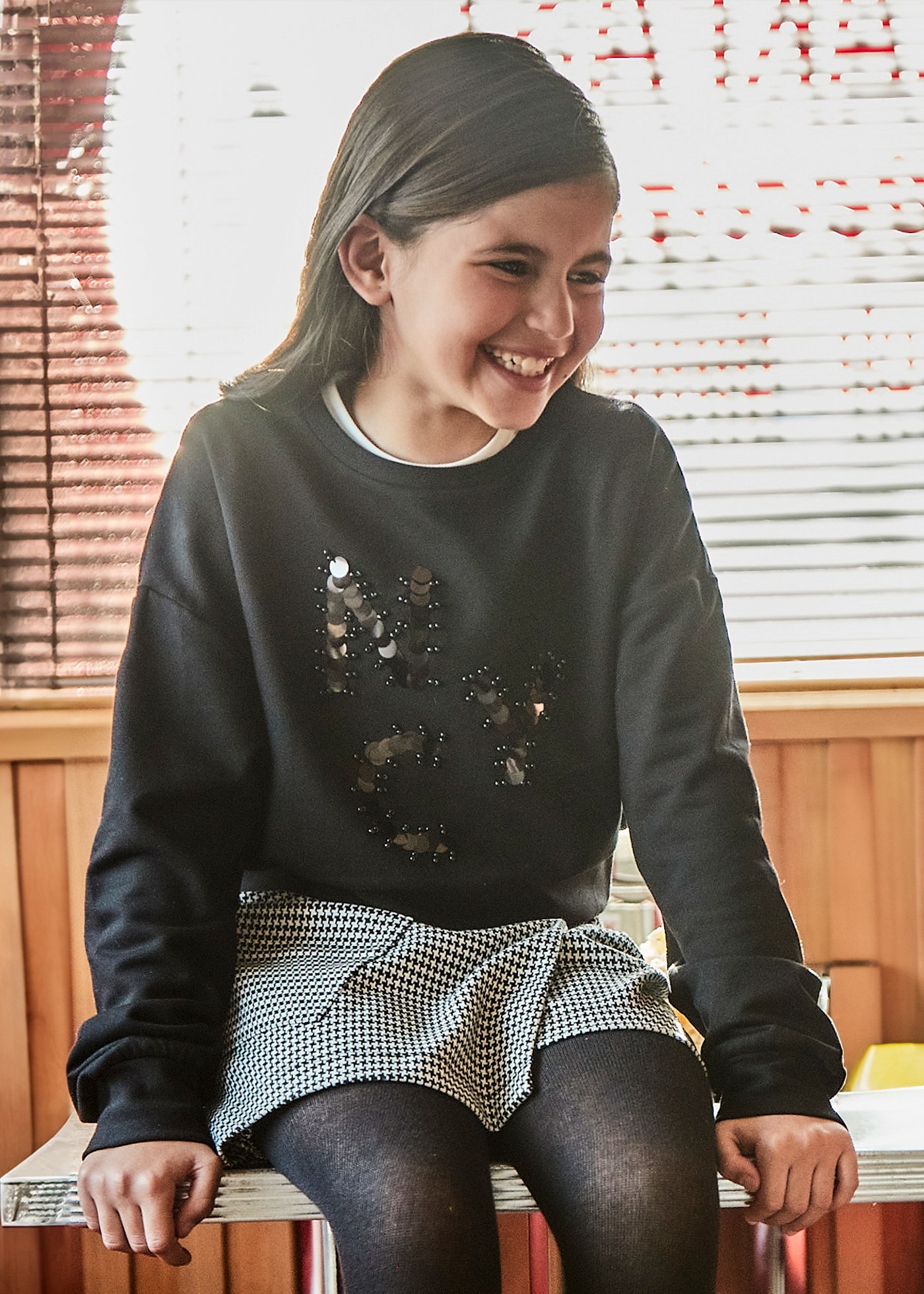 Bluza z aplikacją dla dziewczynki