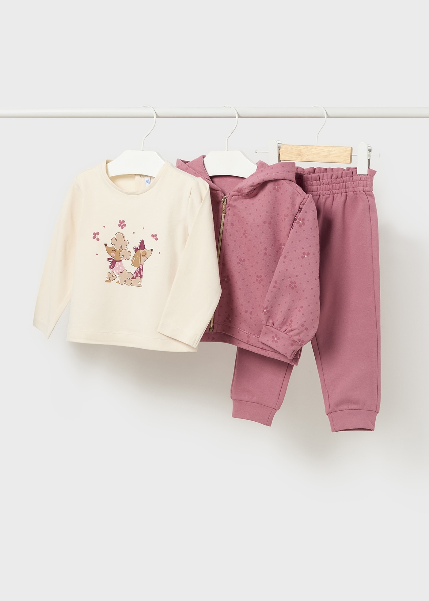 Tracksuit and t-shirt for baby
