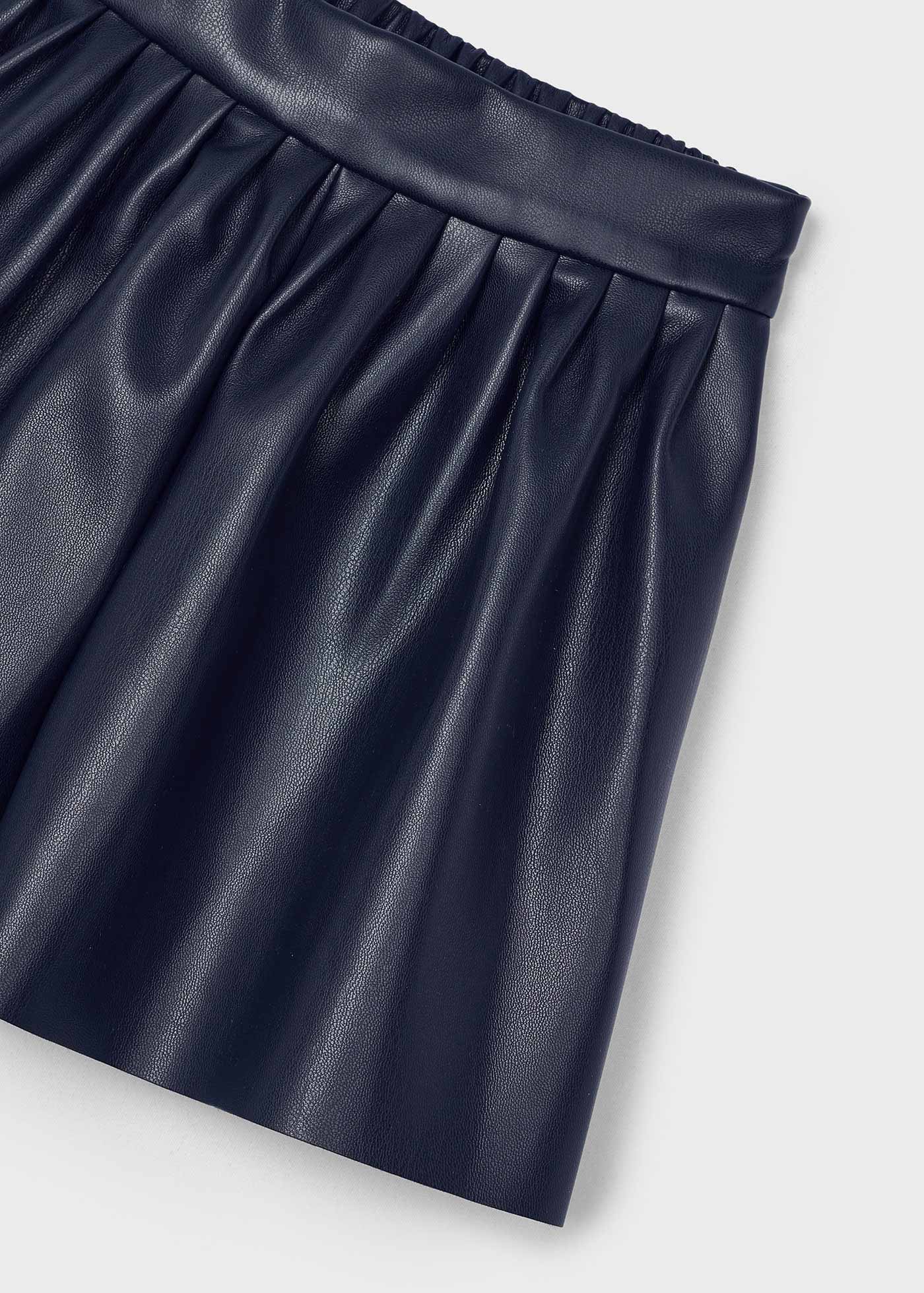 Pantalón corto polipiel niña