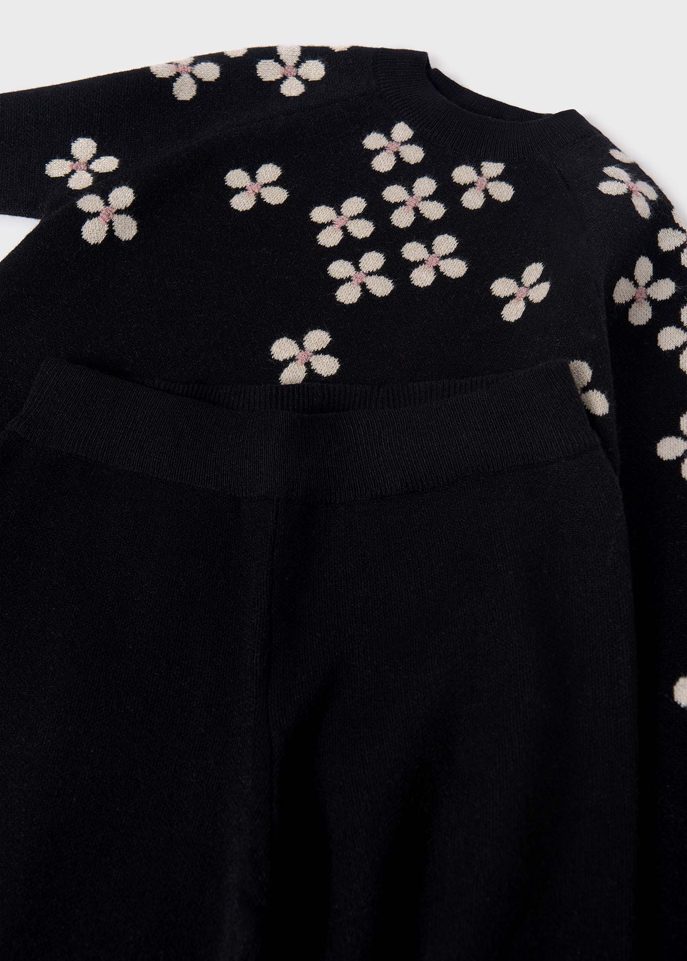 Completo pantalone e maglione ragazza