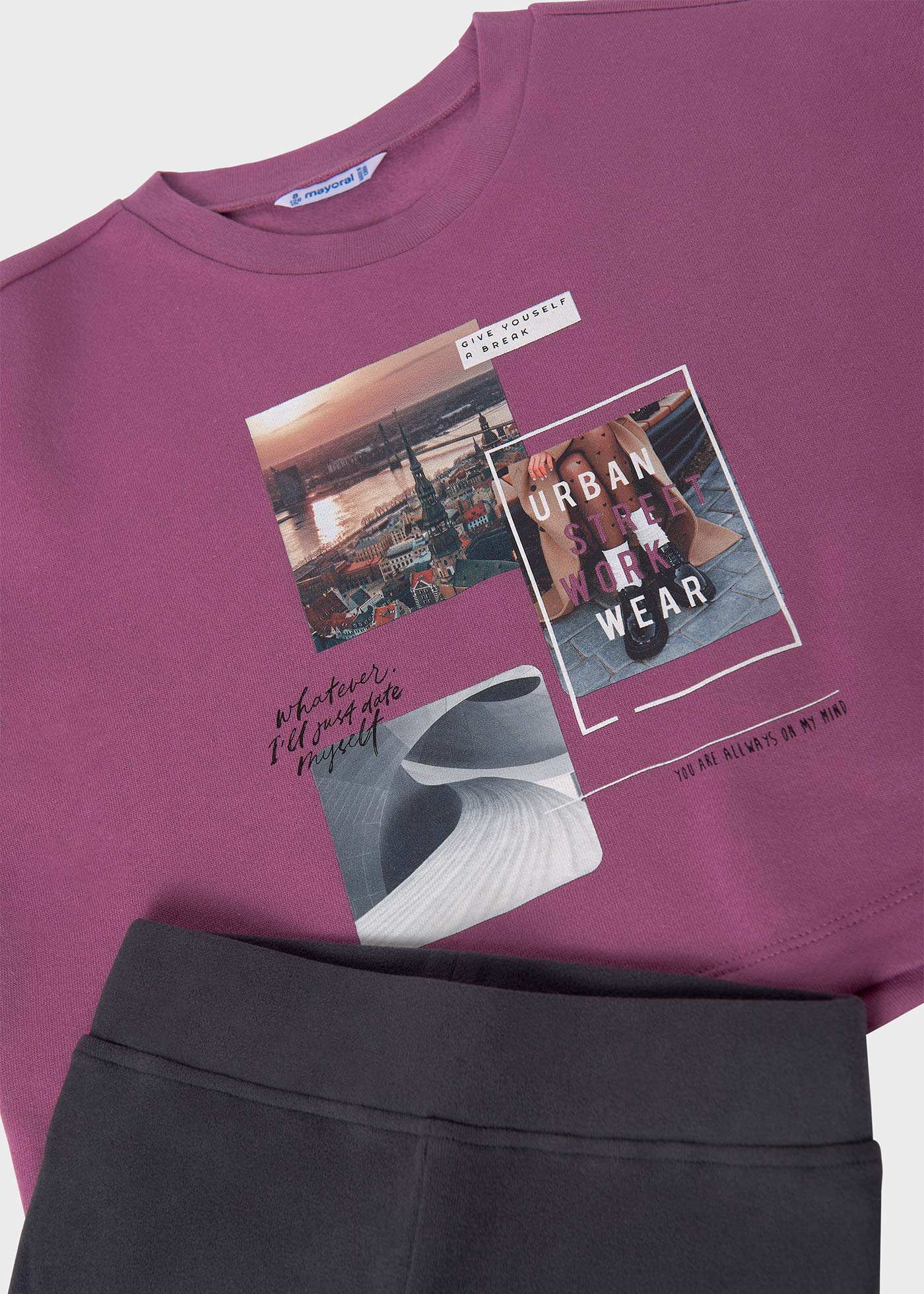 Set of leggings and printed sweatshirt for girls