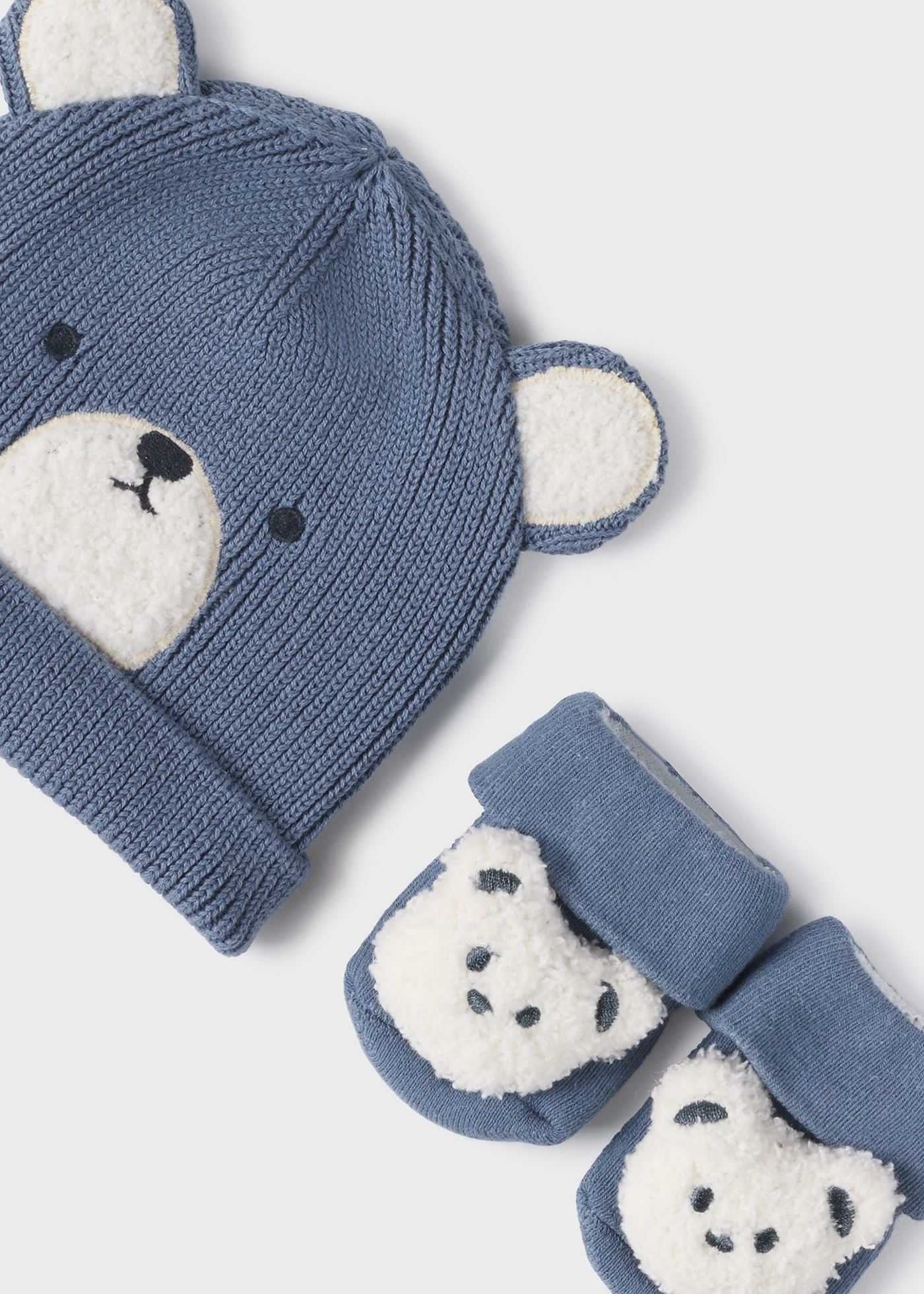 Set bonnet et chaussettes ourson nouveau-né