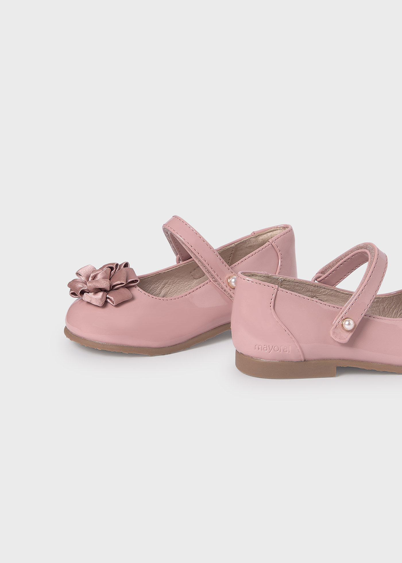 Ballerines en cuir verni fleurs bébé