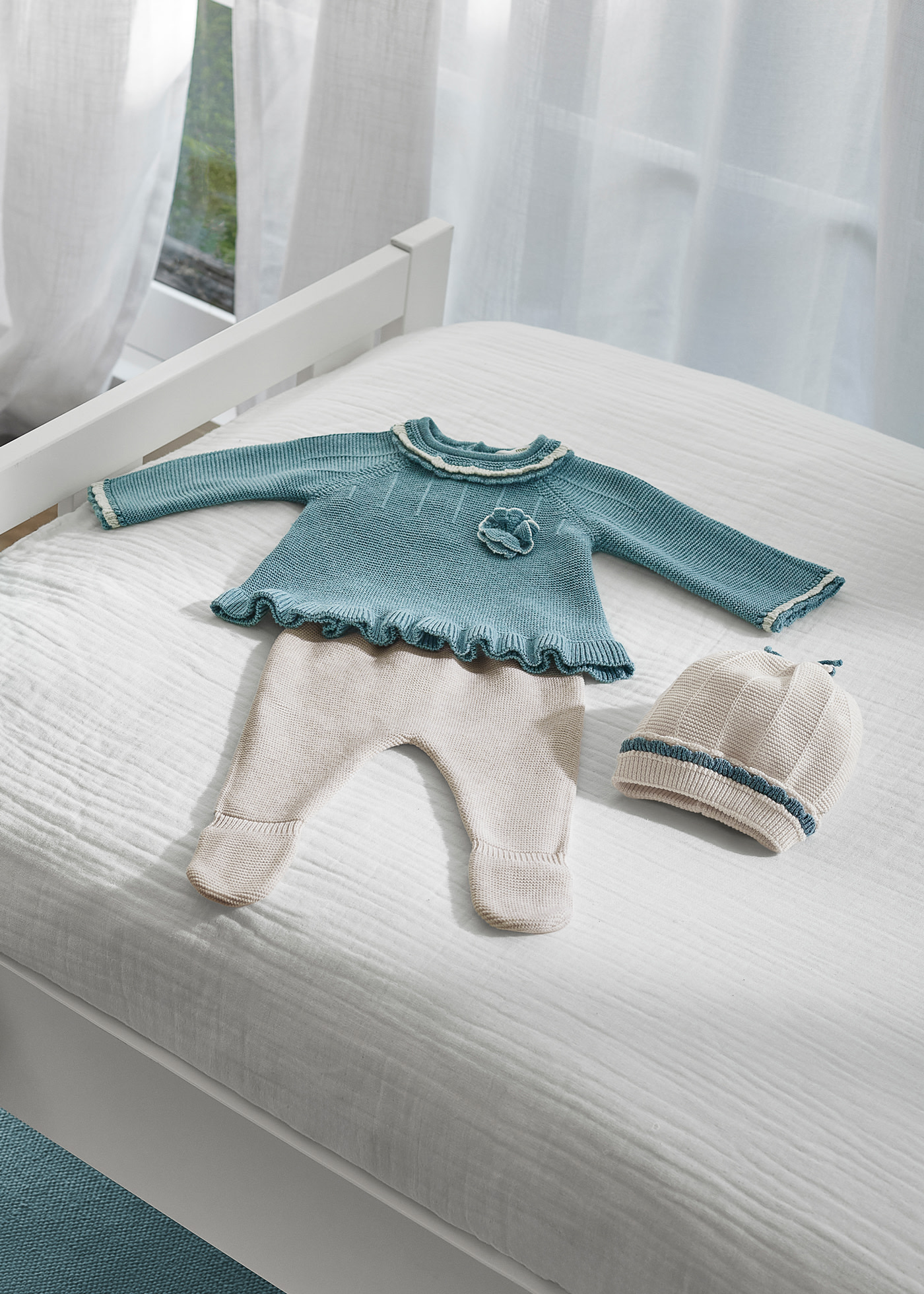 Newborn 3 Piece Knit Set