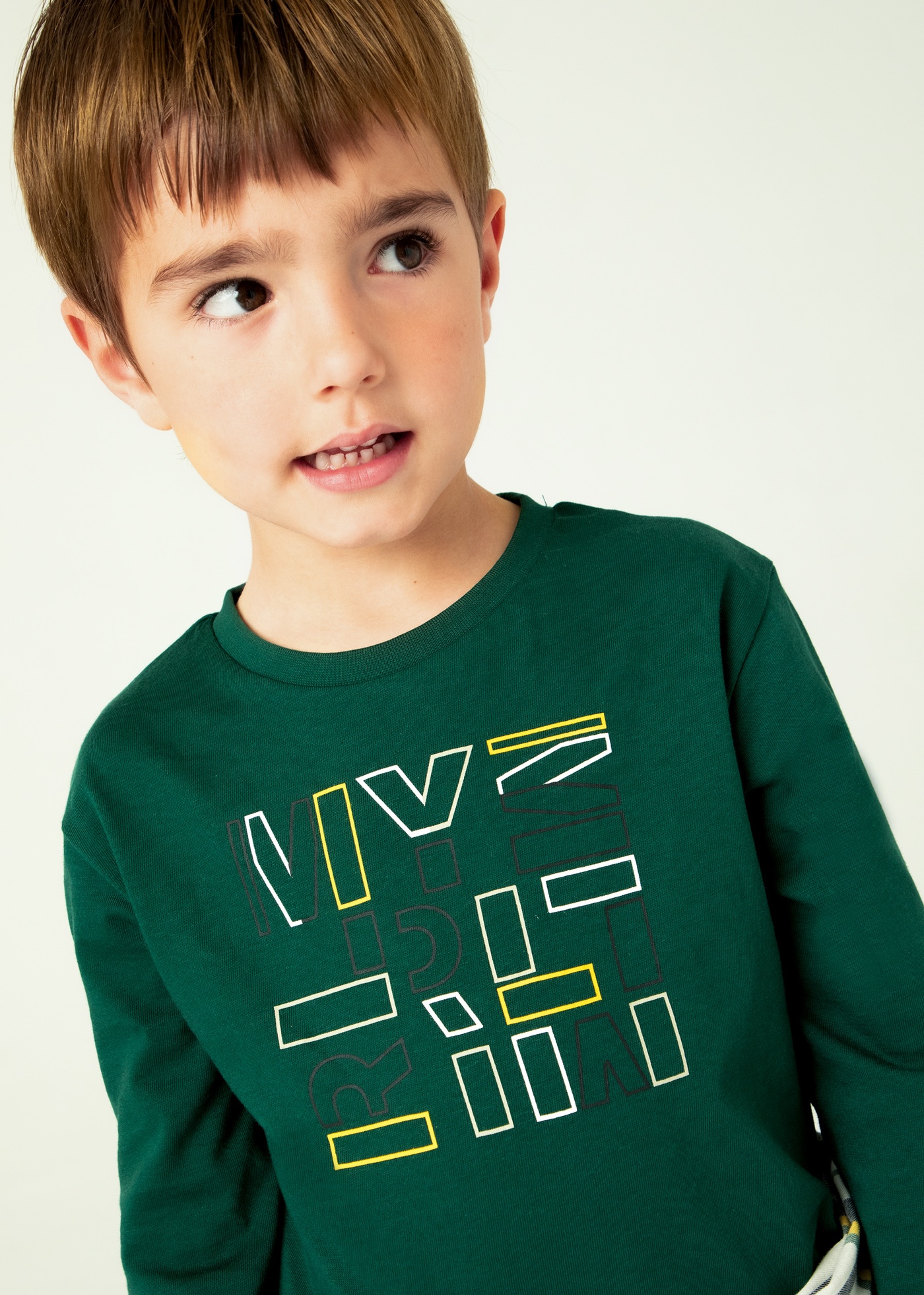 Playera letras básica niño